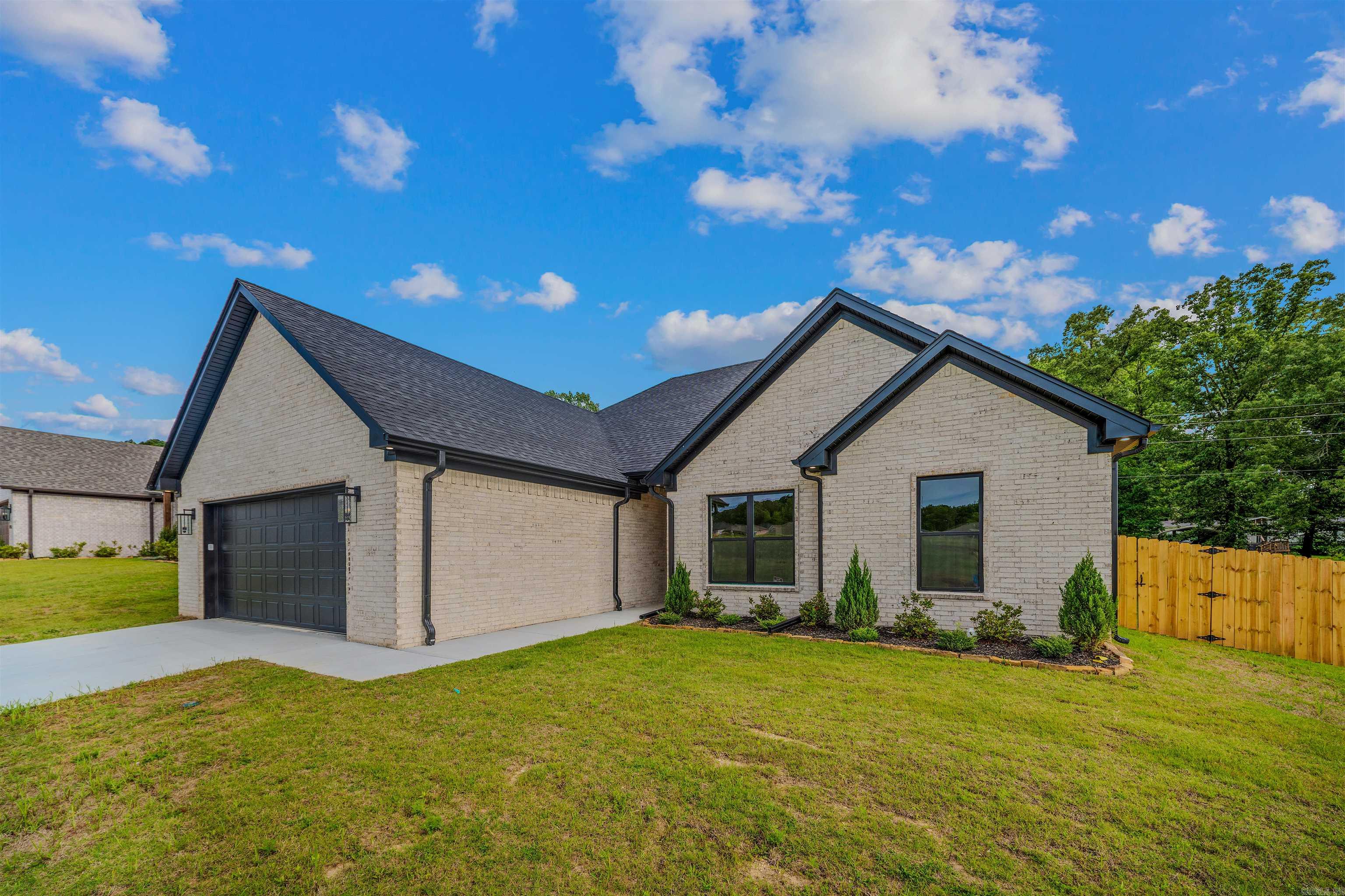 113 Red Wing Way  Haskell, AR