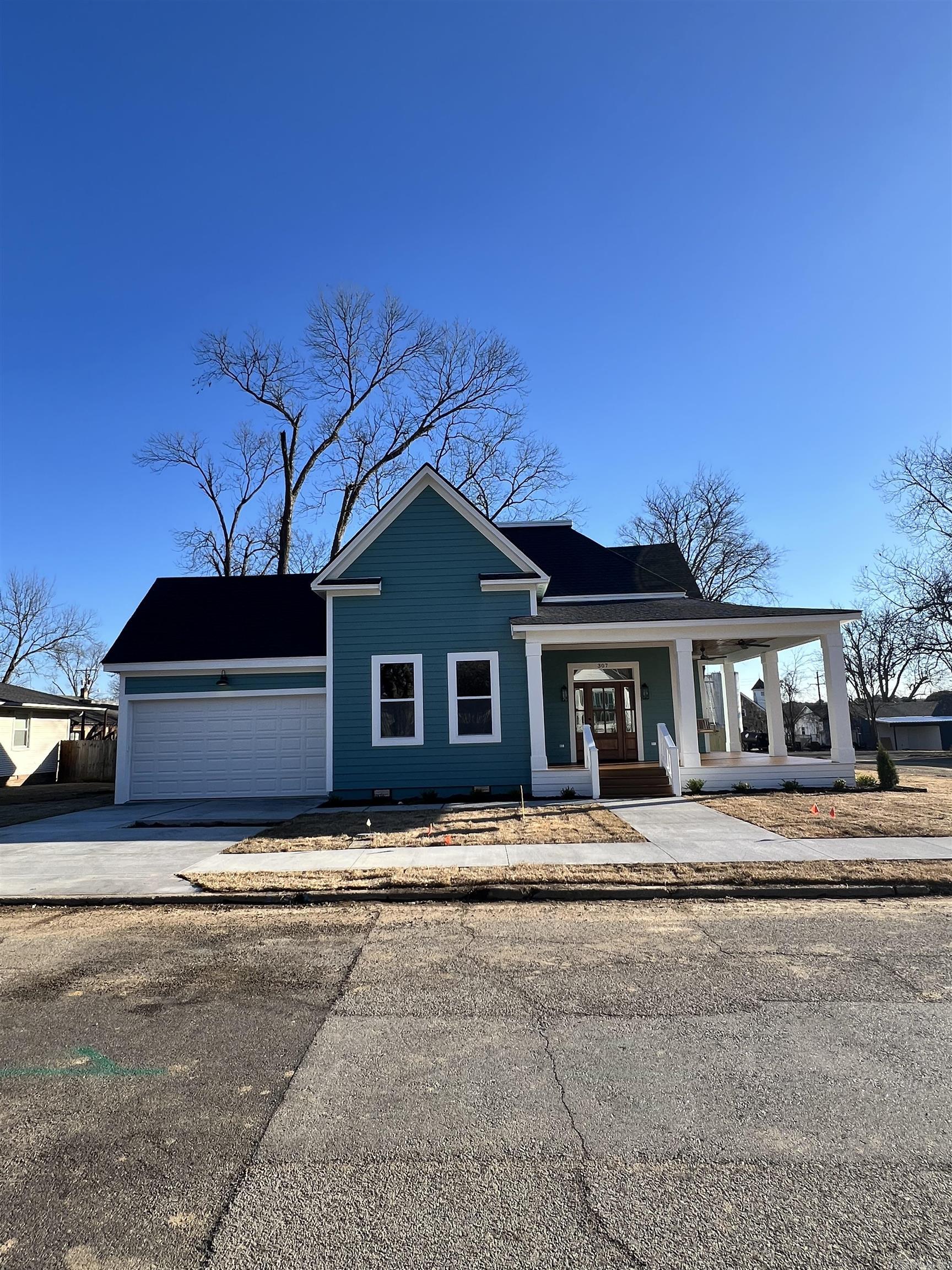 307 E Center  Searcy, AR