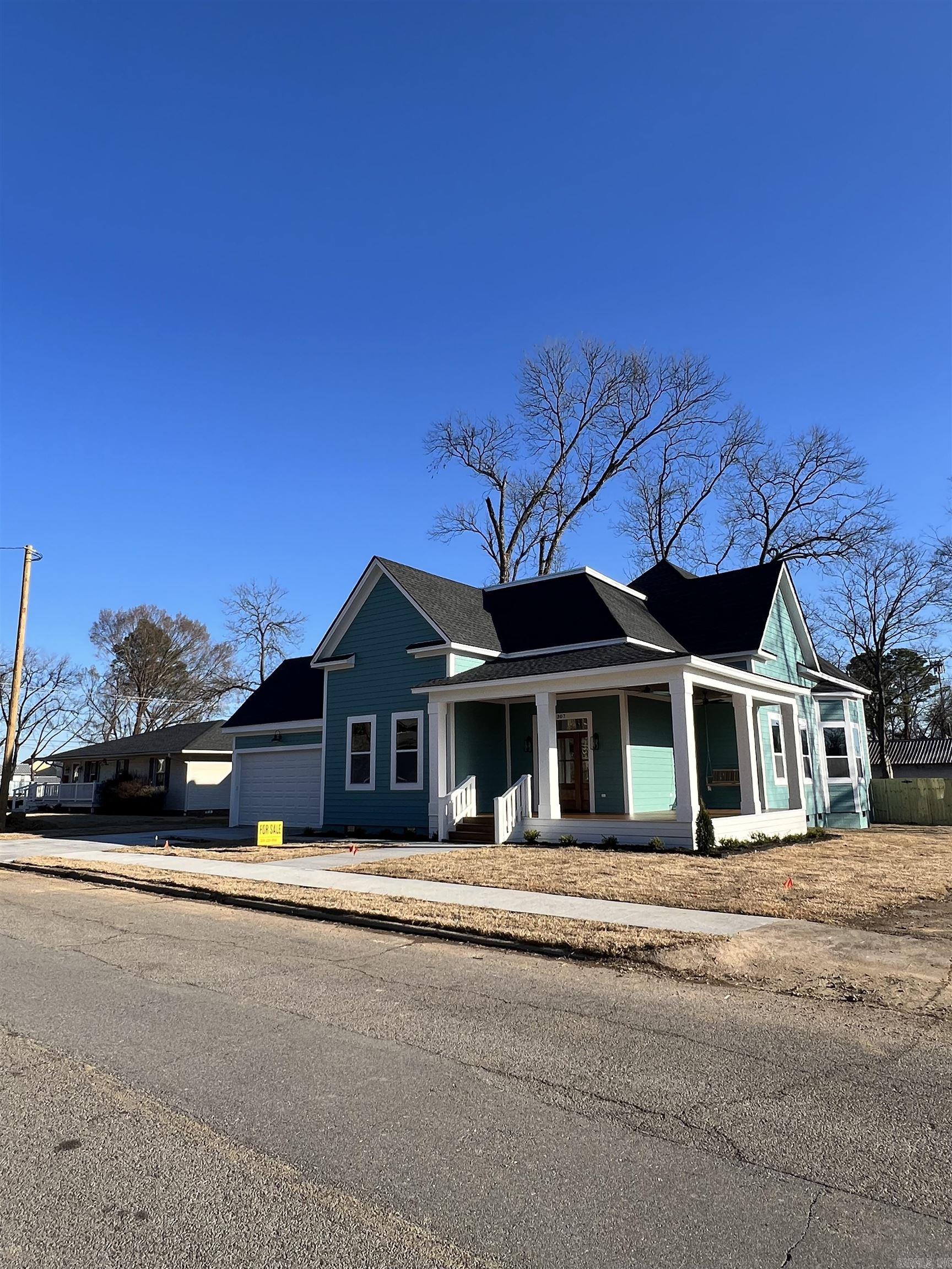 307 E Center  Searcy, AR