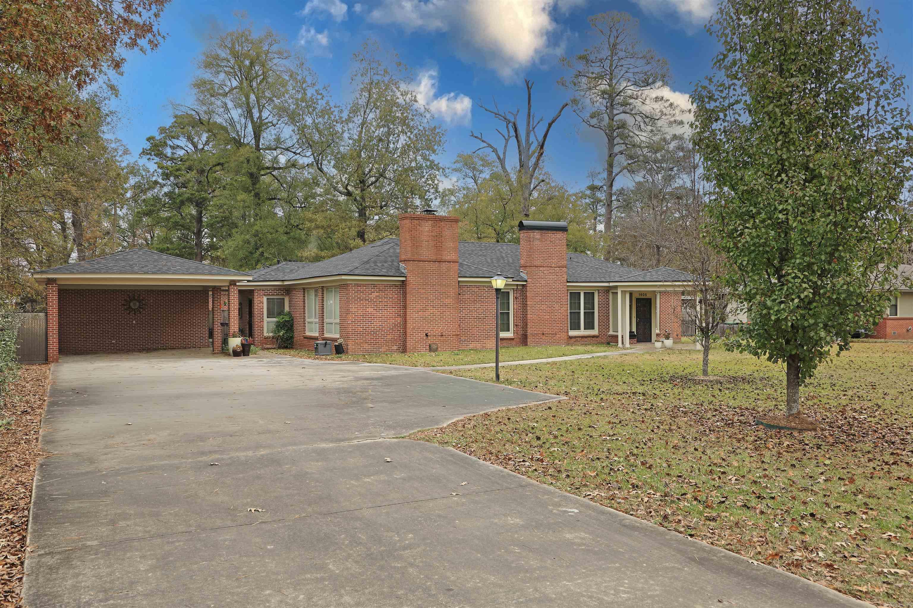 1605 W 35th  Pine Bluff, AR