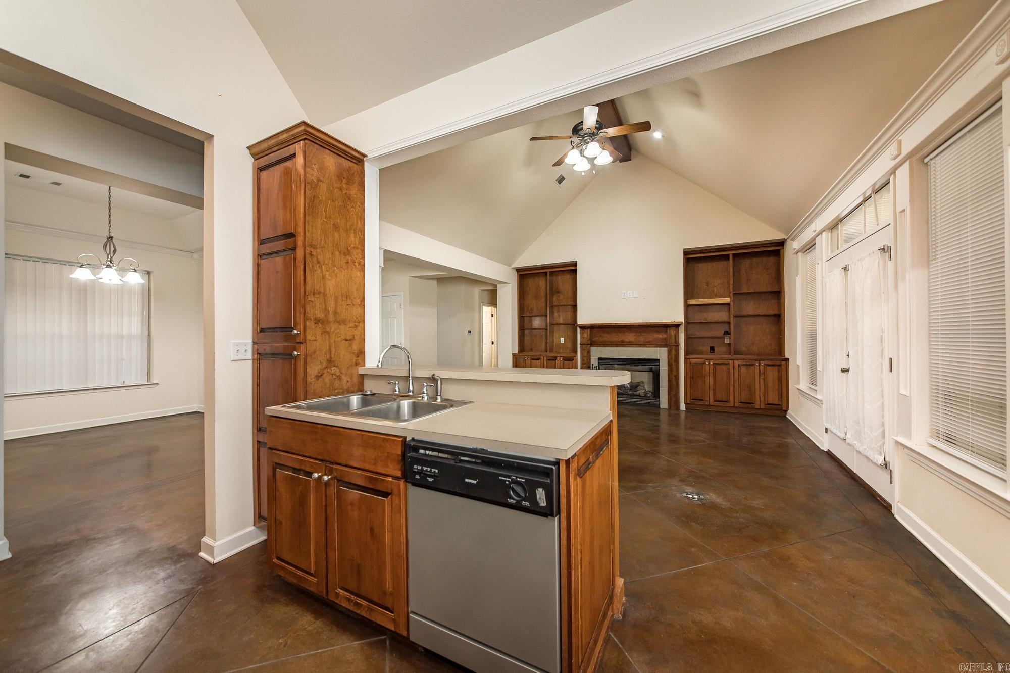 3383 Henderson  England, AR