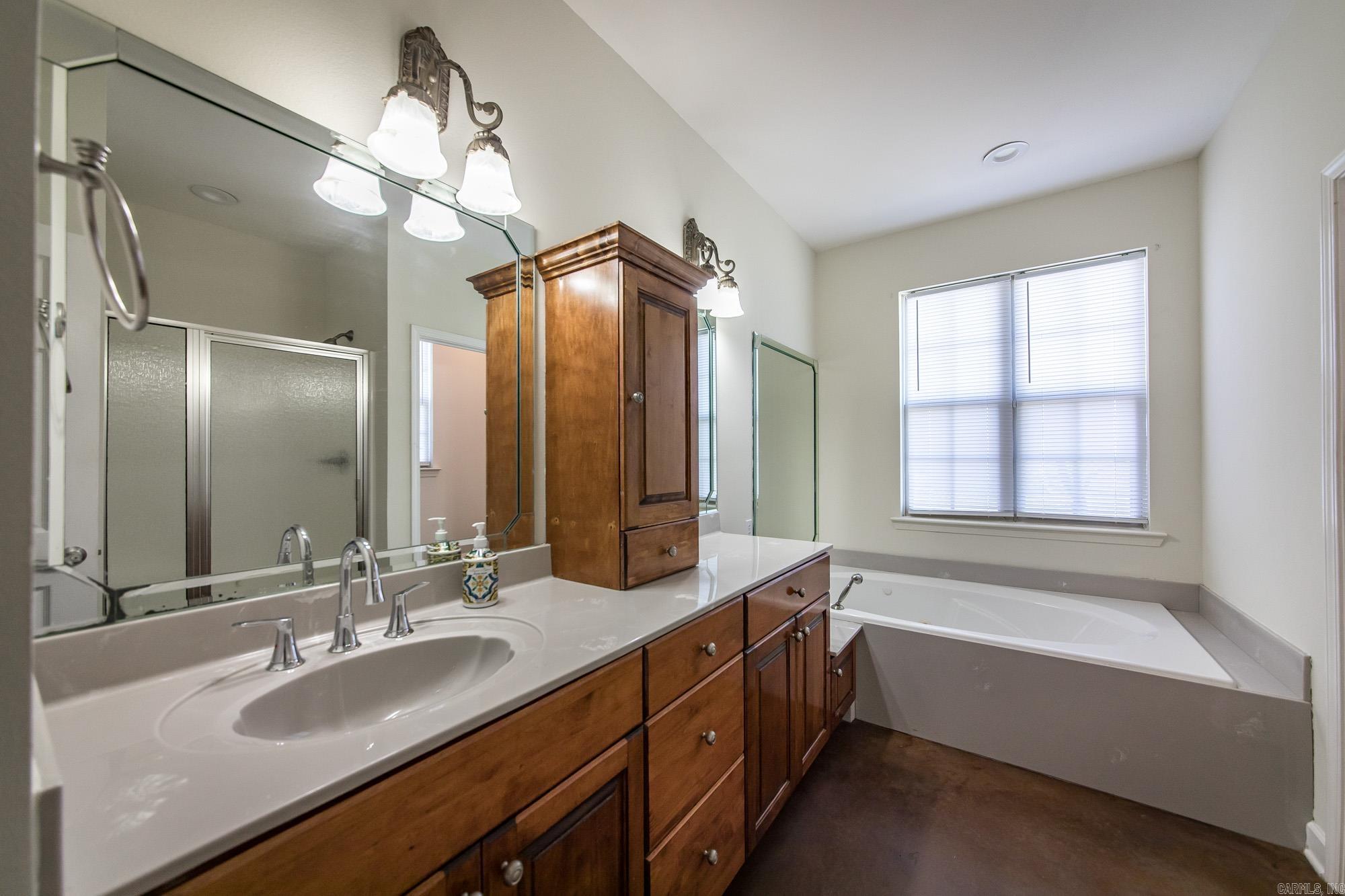 3383 Henderson  England, AR