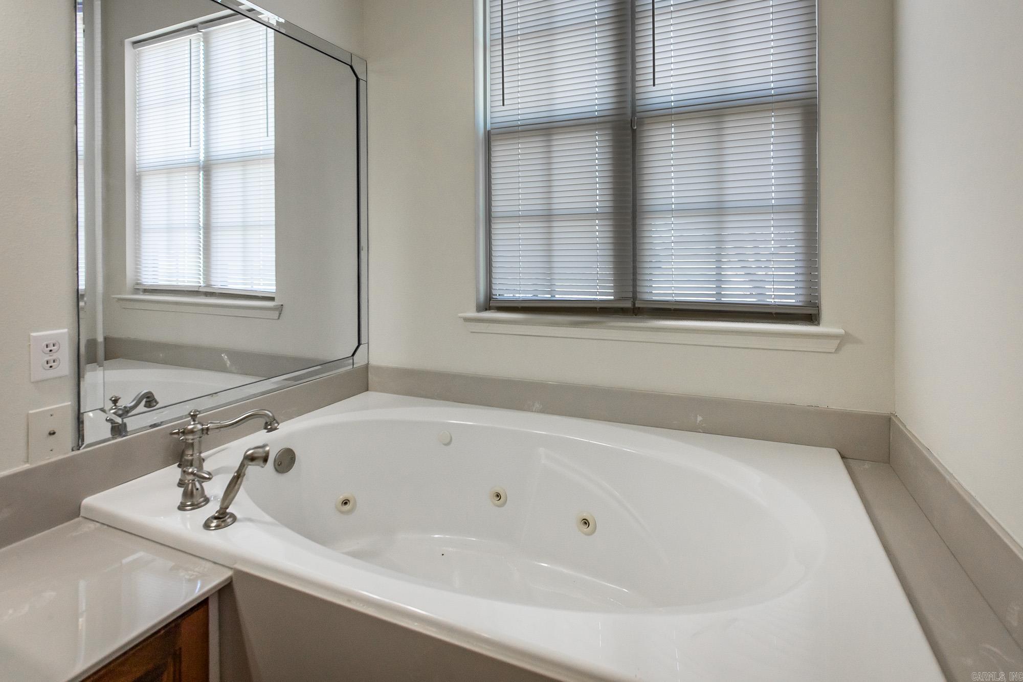 3383 Henderson  England, AR