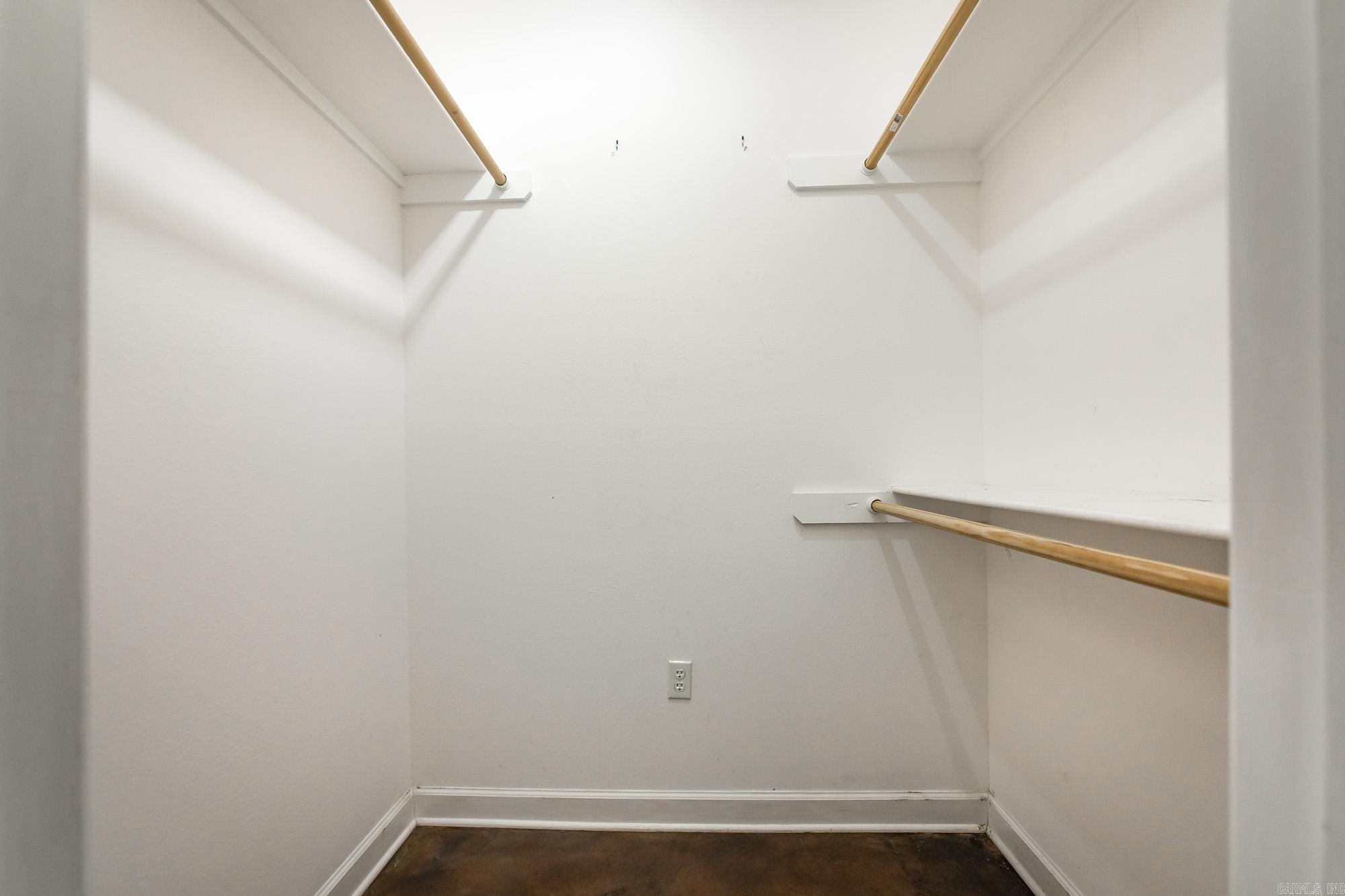 3383 Henderson  England, AR