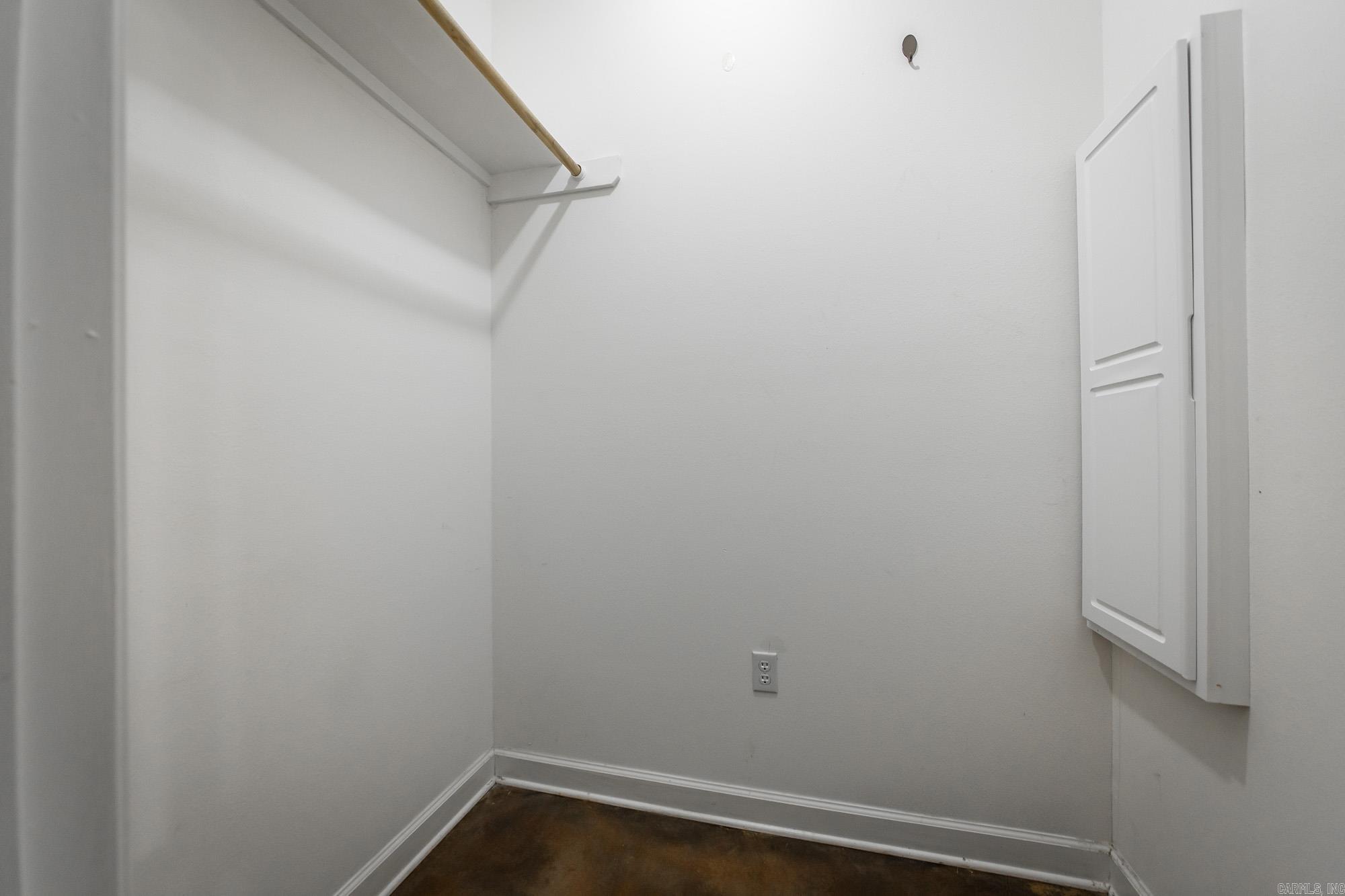 3383 Henderson  England, AR