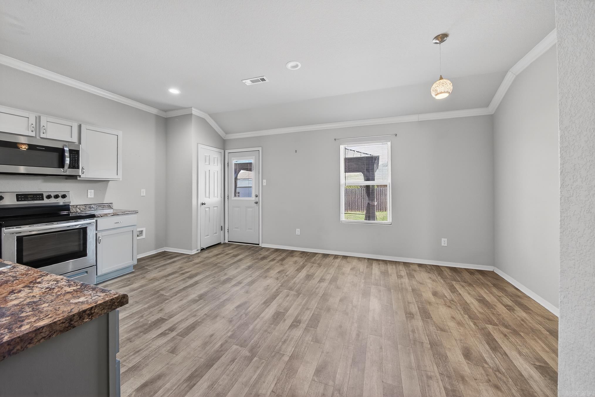 16 Saunder  Austin, AR