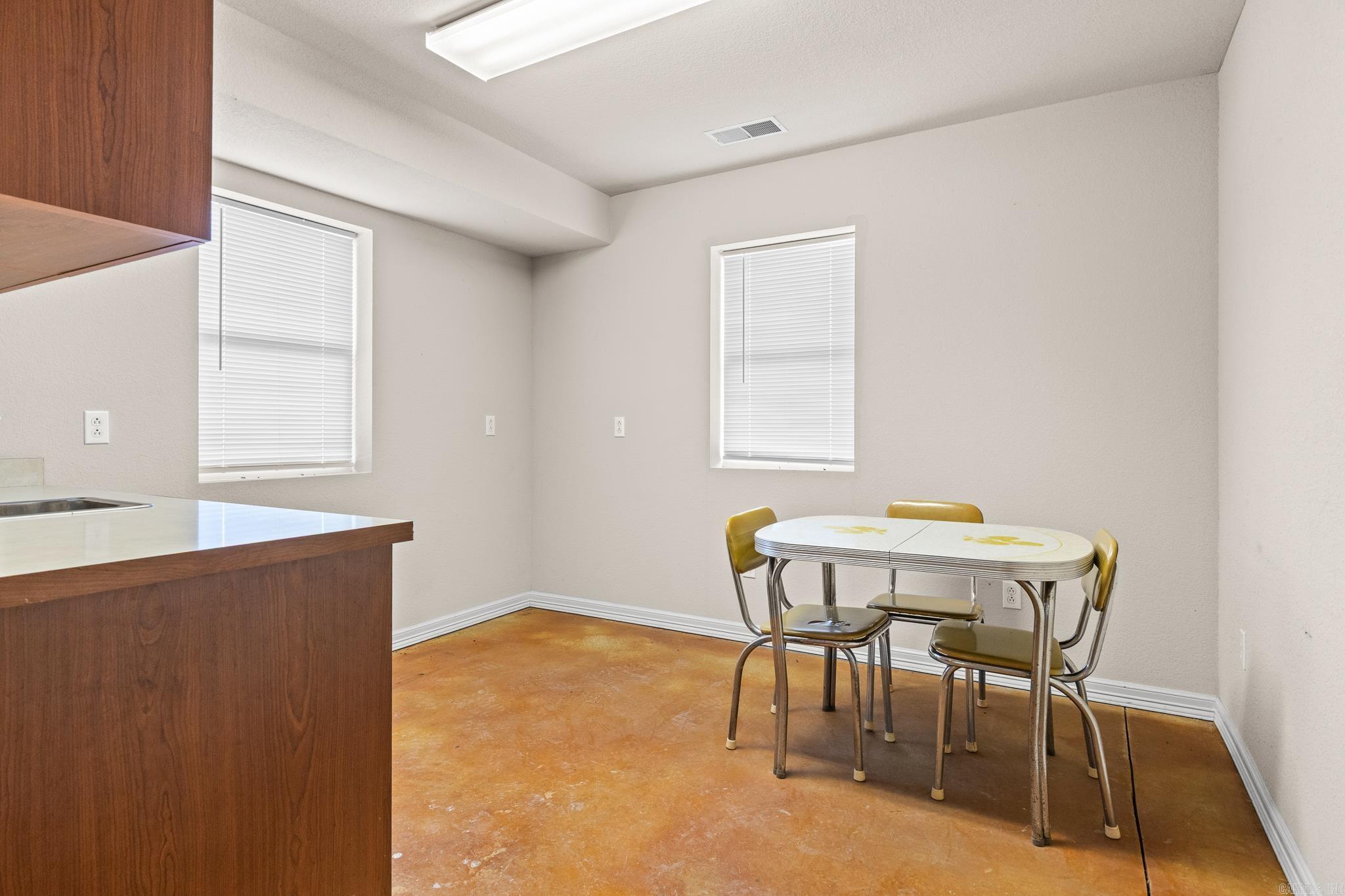 379 14  Lead Hill, AR