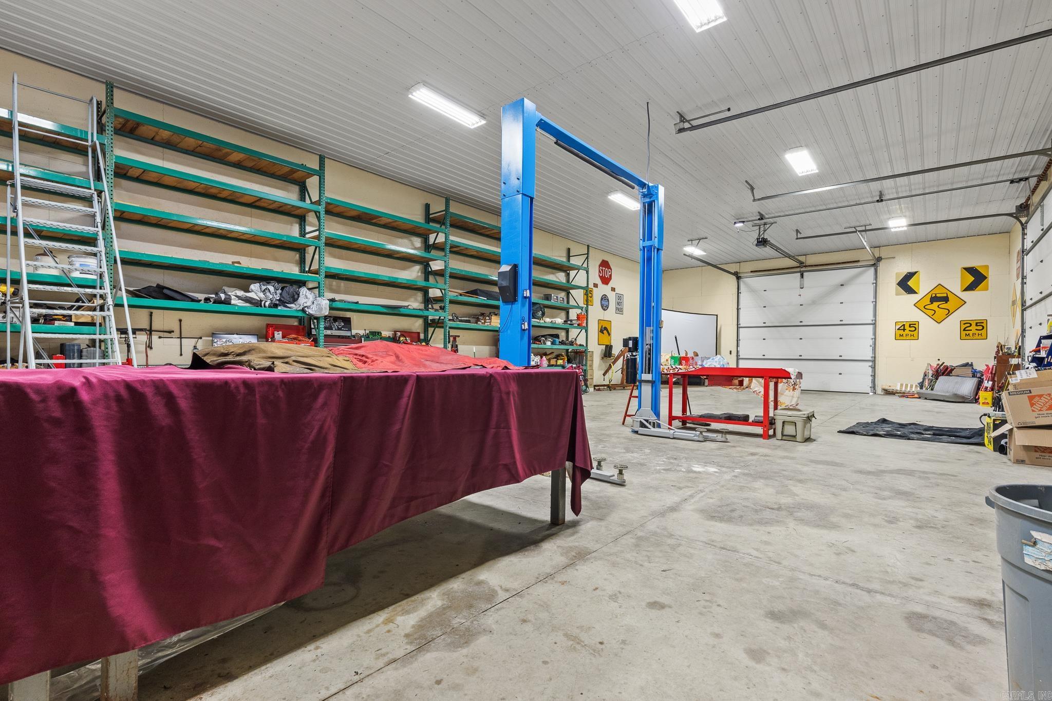 379 14  Lead Hill, AR