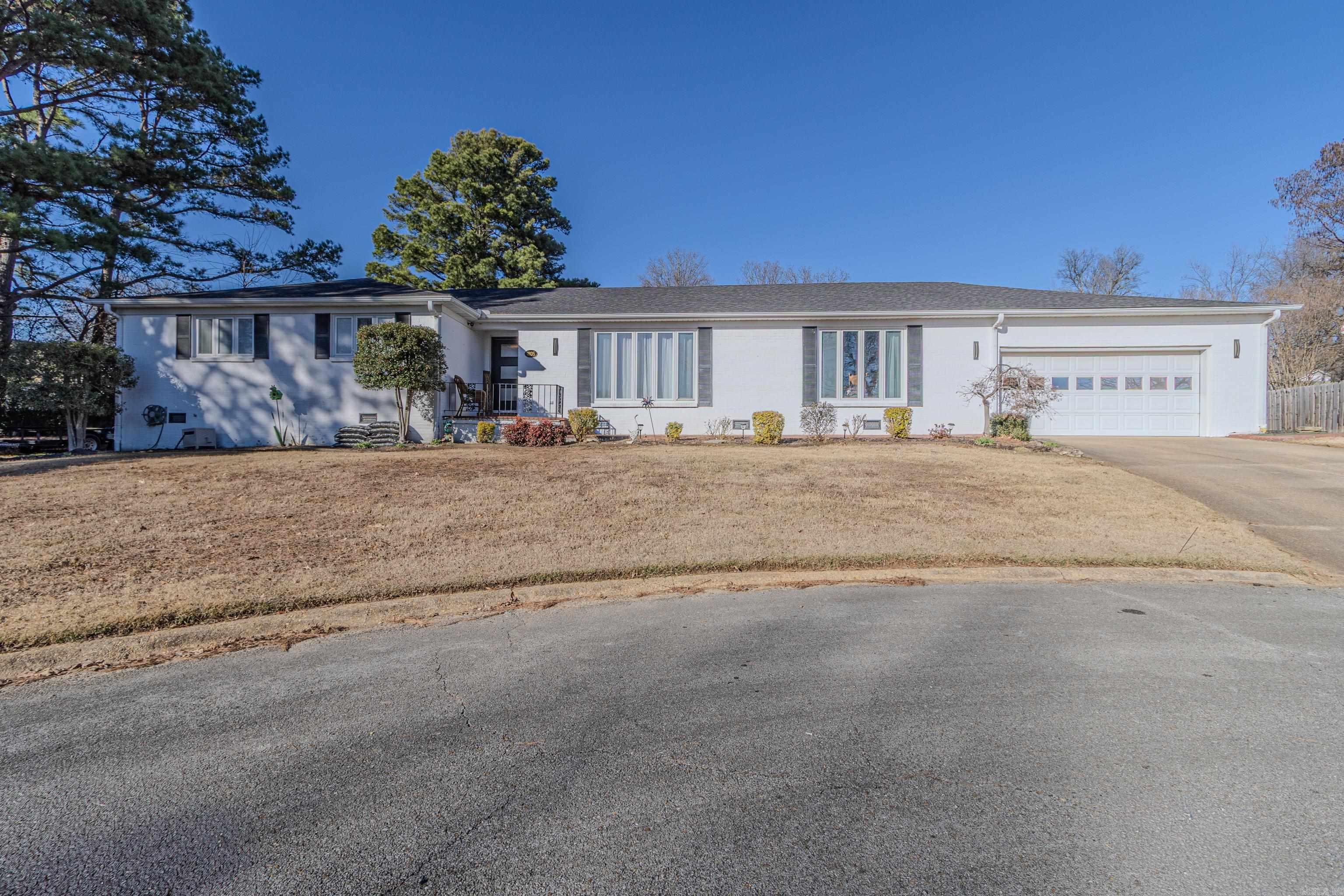 1805 SARA ANN CIRCLE Paragould, AR 72450-8338