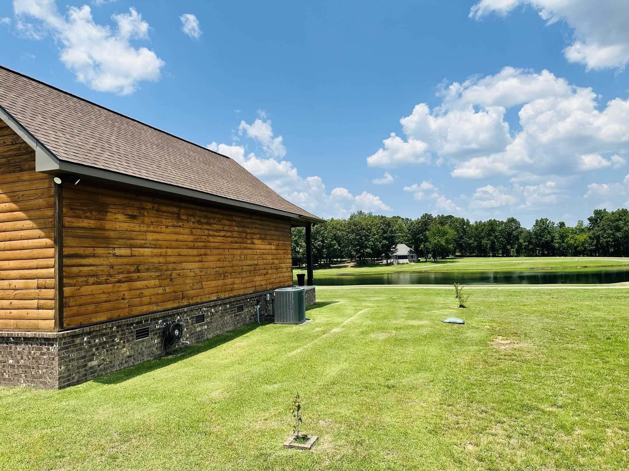 95 Firethorne  Melbourne, AR