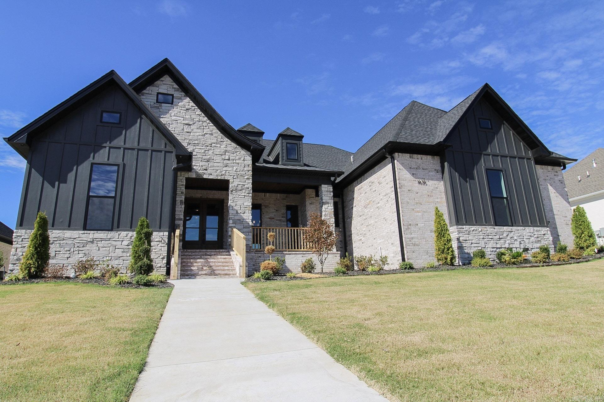 1635 Dolphin Drive — exterior