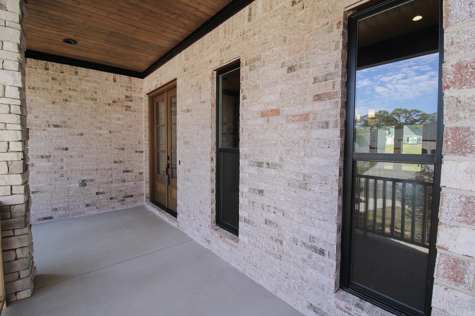 1635 Dolphin Drive — photo 2