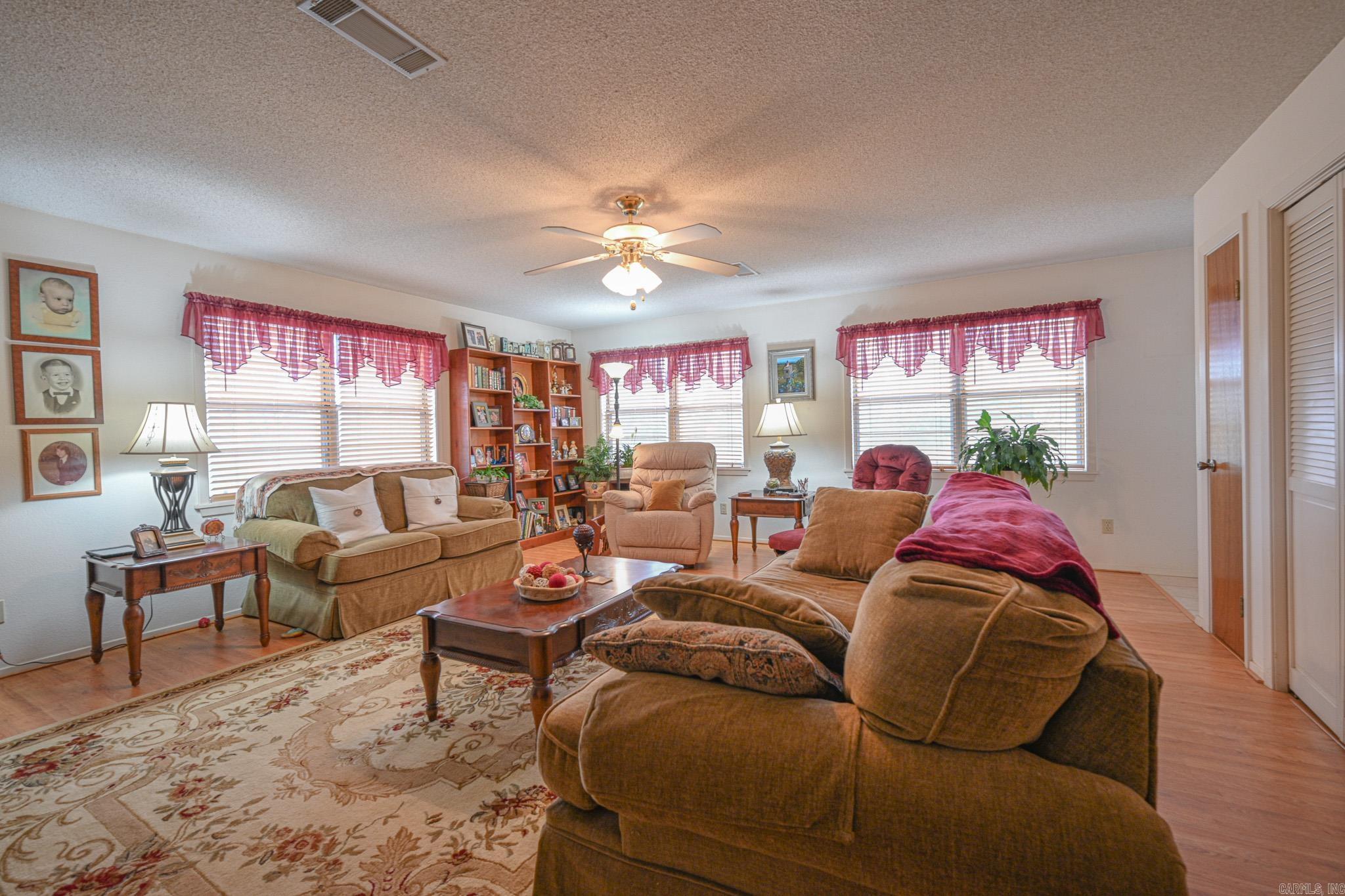 4437 W Hwy 8  Mena, AR