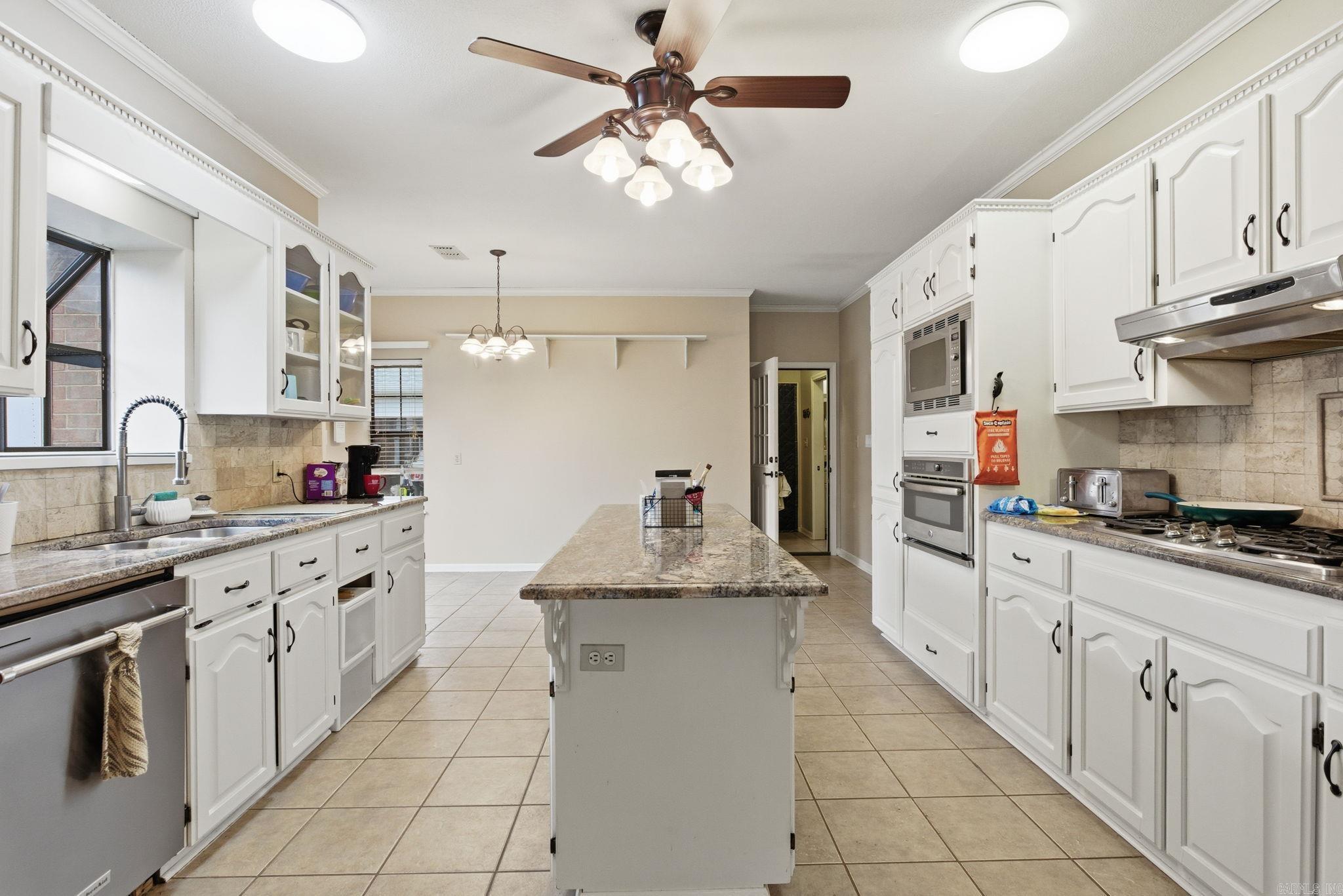 208 Summerfield Dr.  Bryant, AR