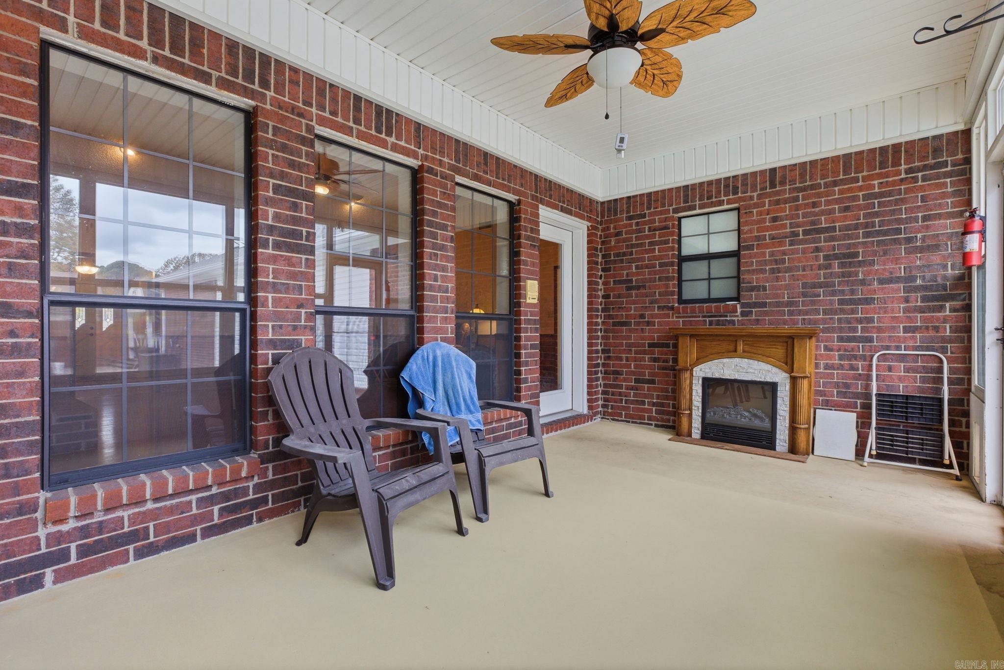 208 Summerfield Dr.  Bryant, AR