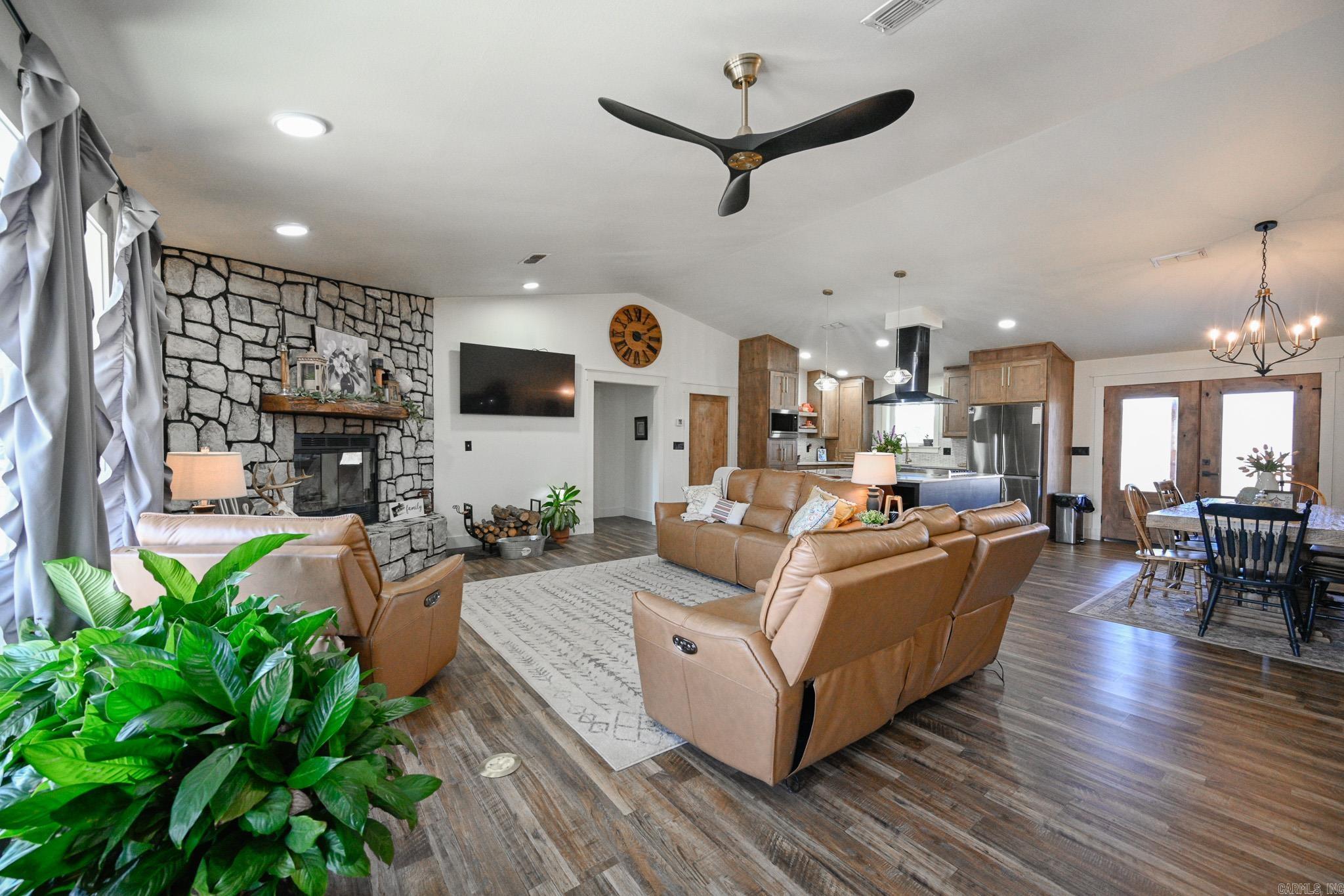 180 Polk Road 17  Cove, AR