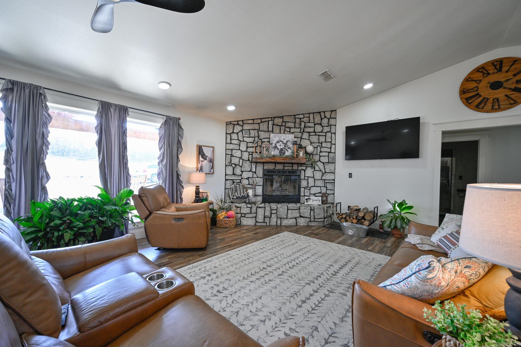 180 Polk Road 17  Cove, AR