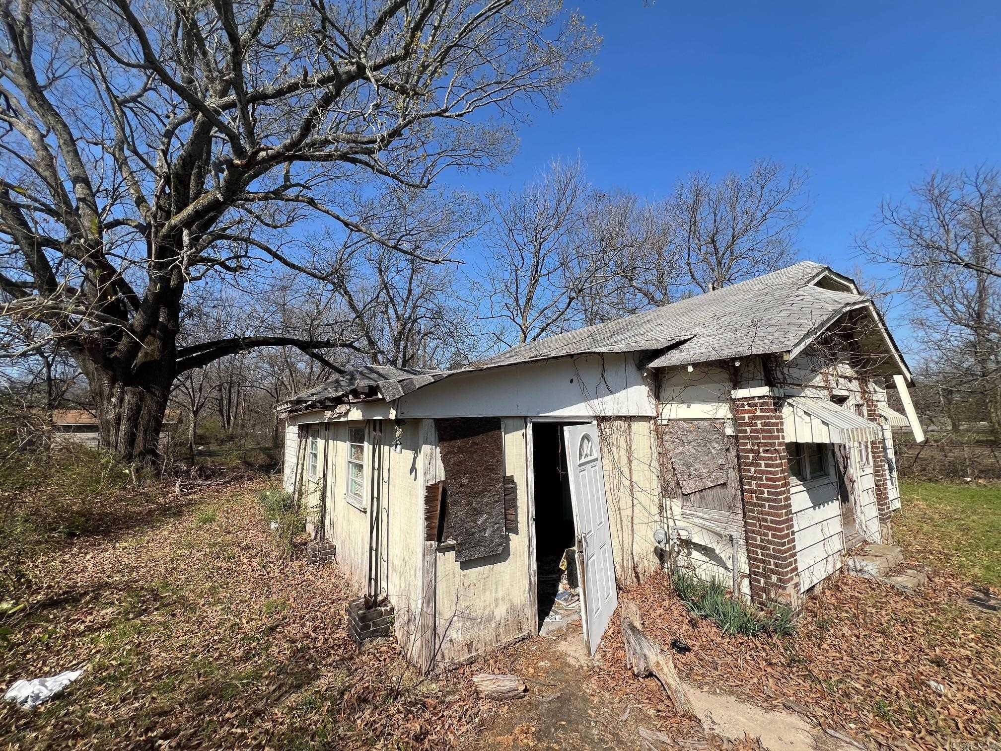 502 L A Prexy Davis Dr  Pine Bluff, AR