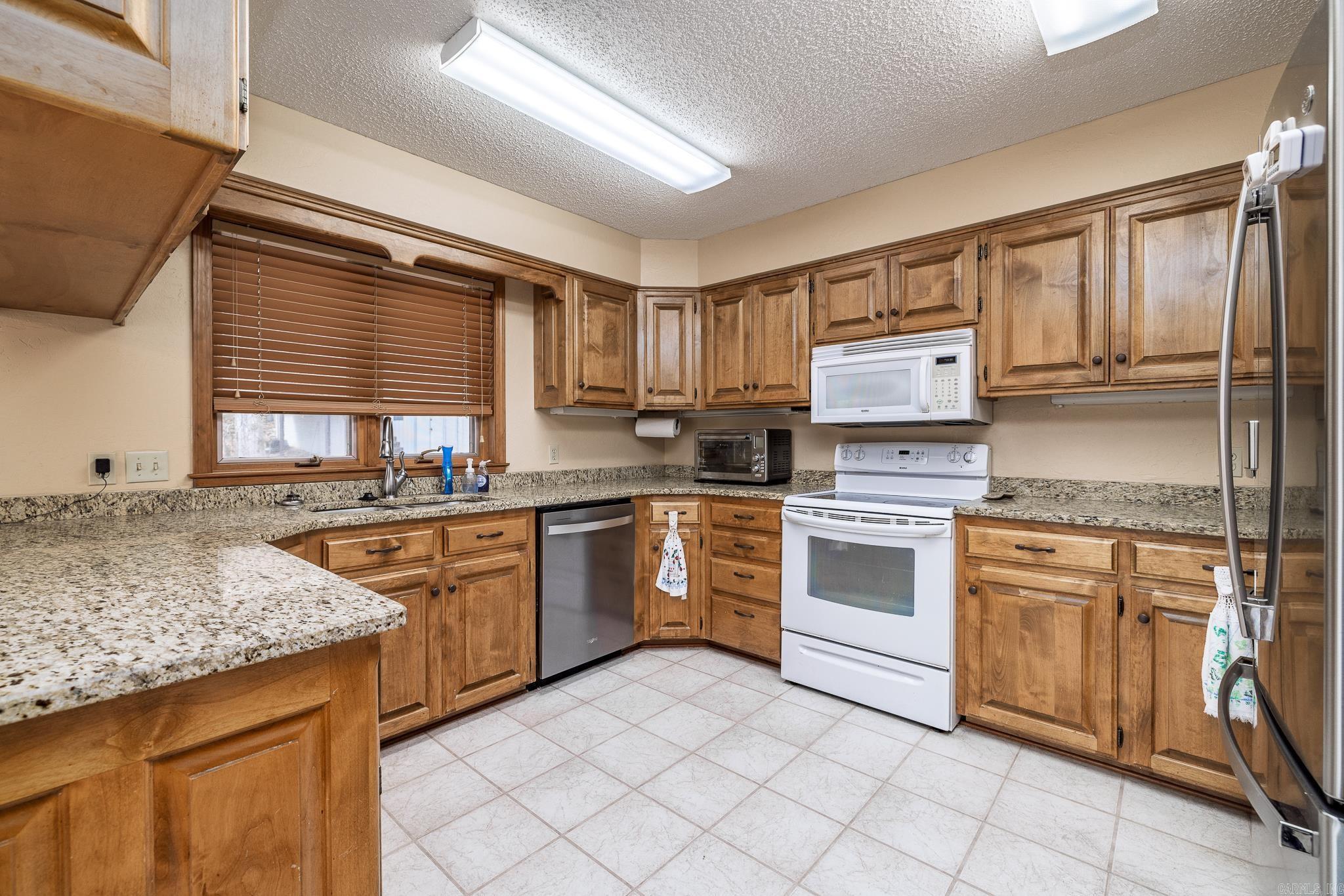 12 almendra lane  Hot Springs Village, AR