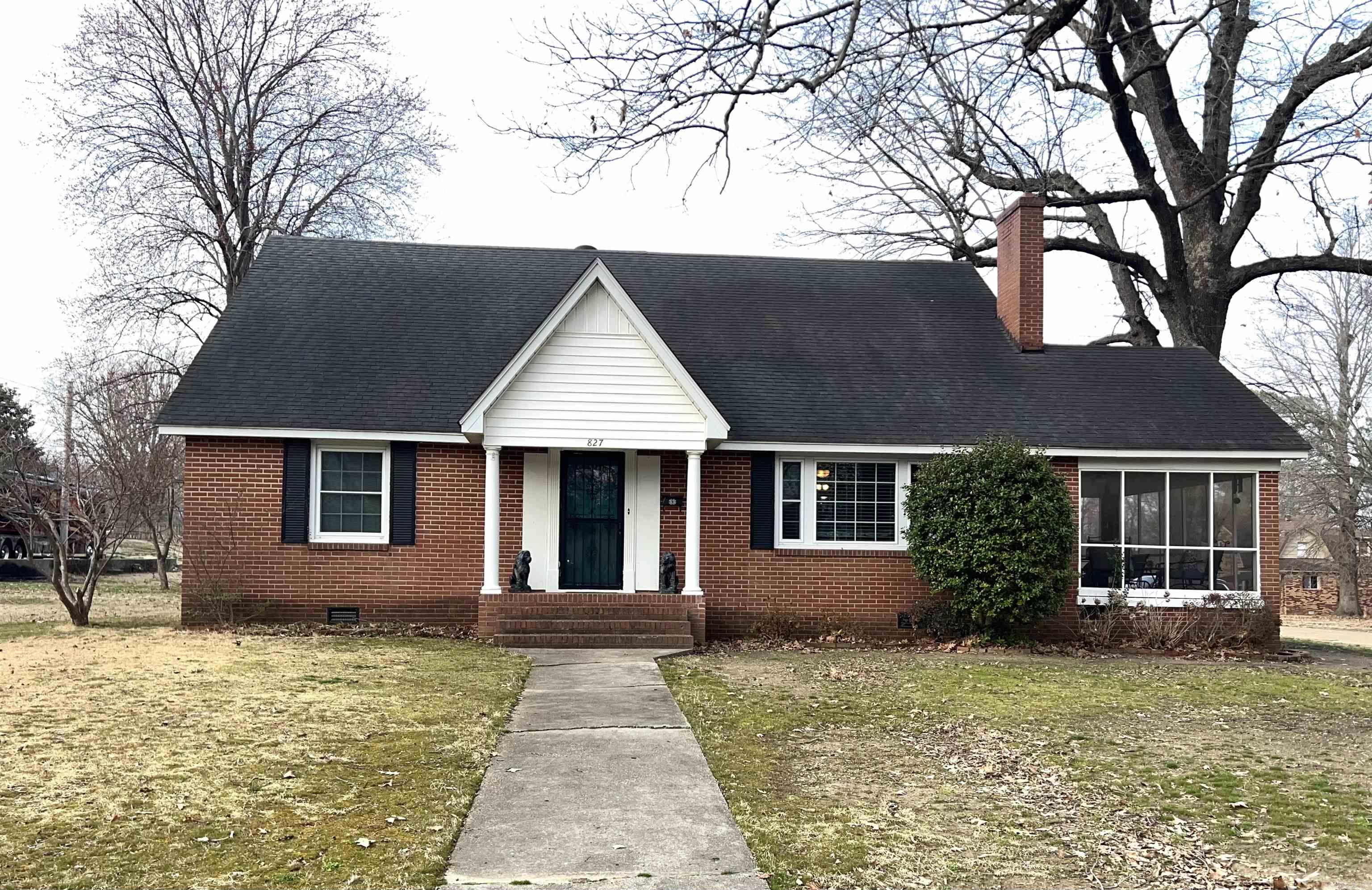 827 W Main  Piggott, AR