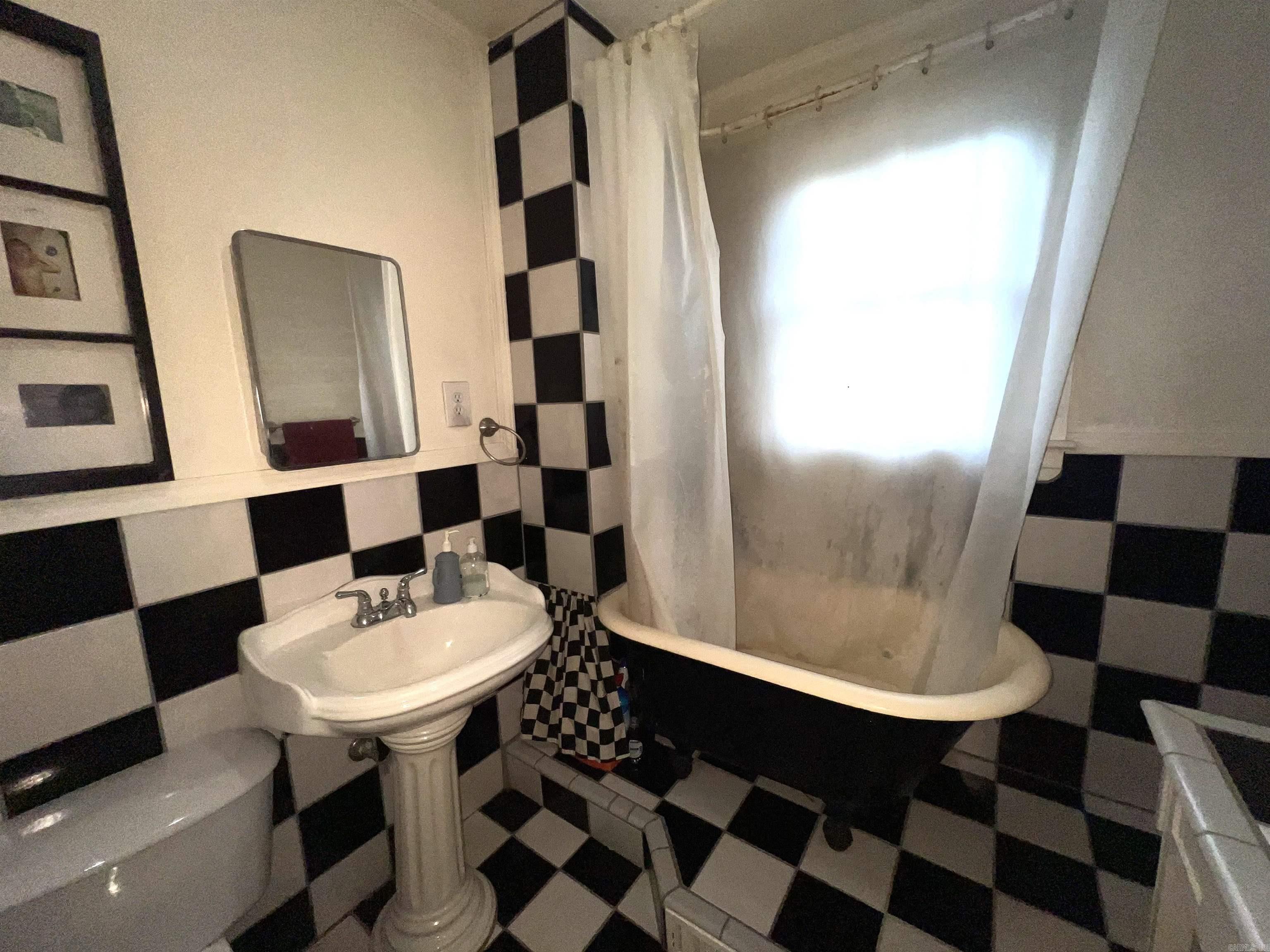 827 W Main  Piggott, AR