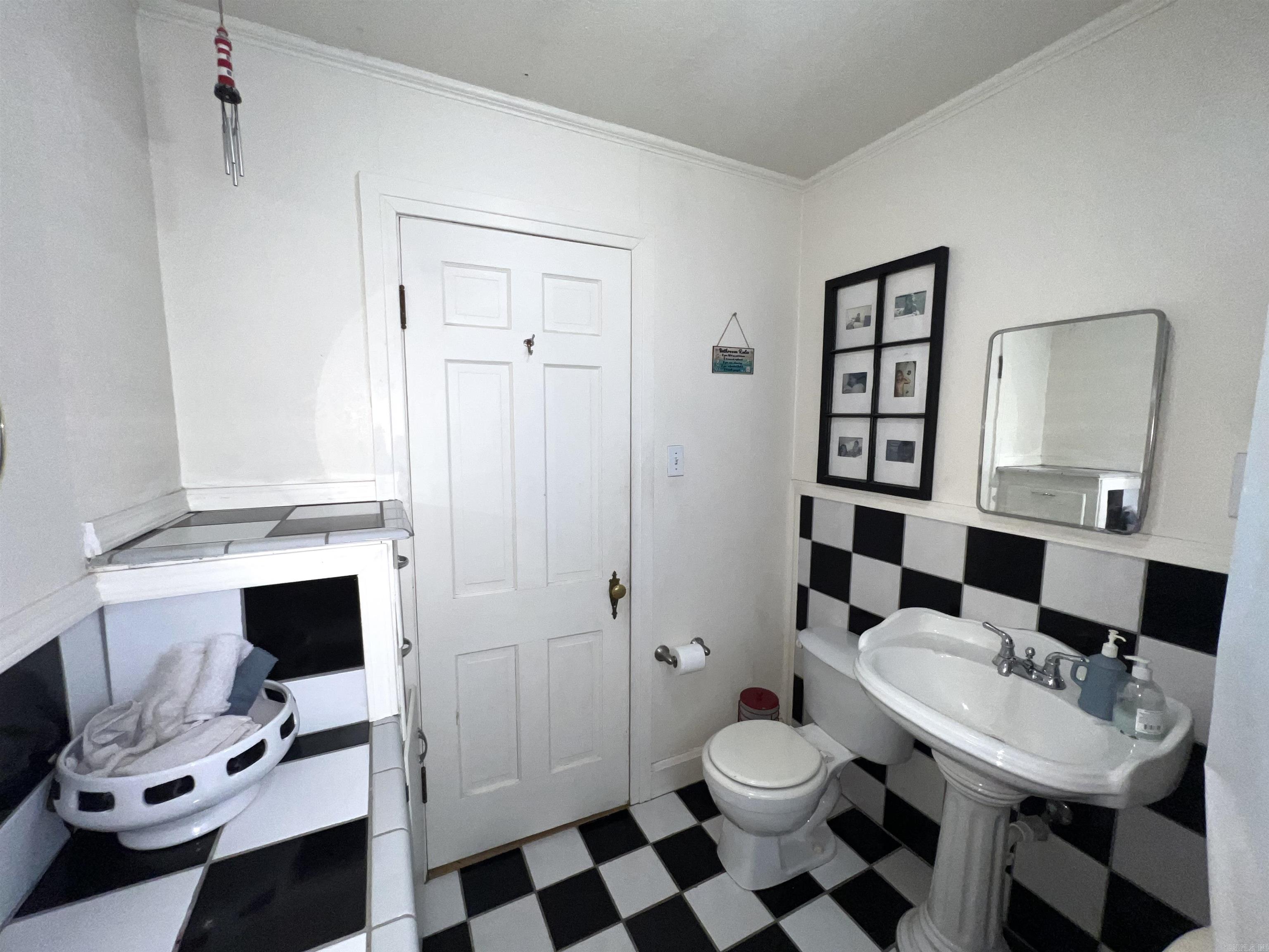 827 W Main  Piggott, AR