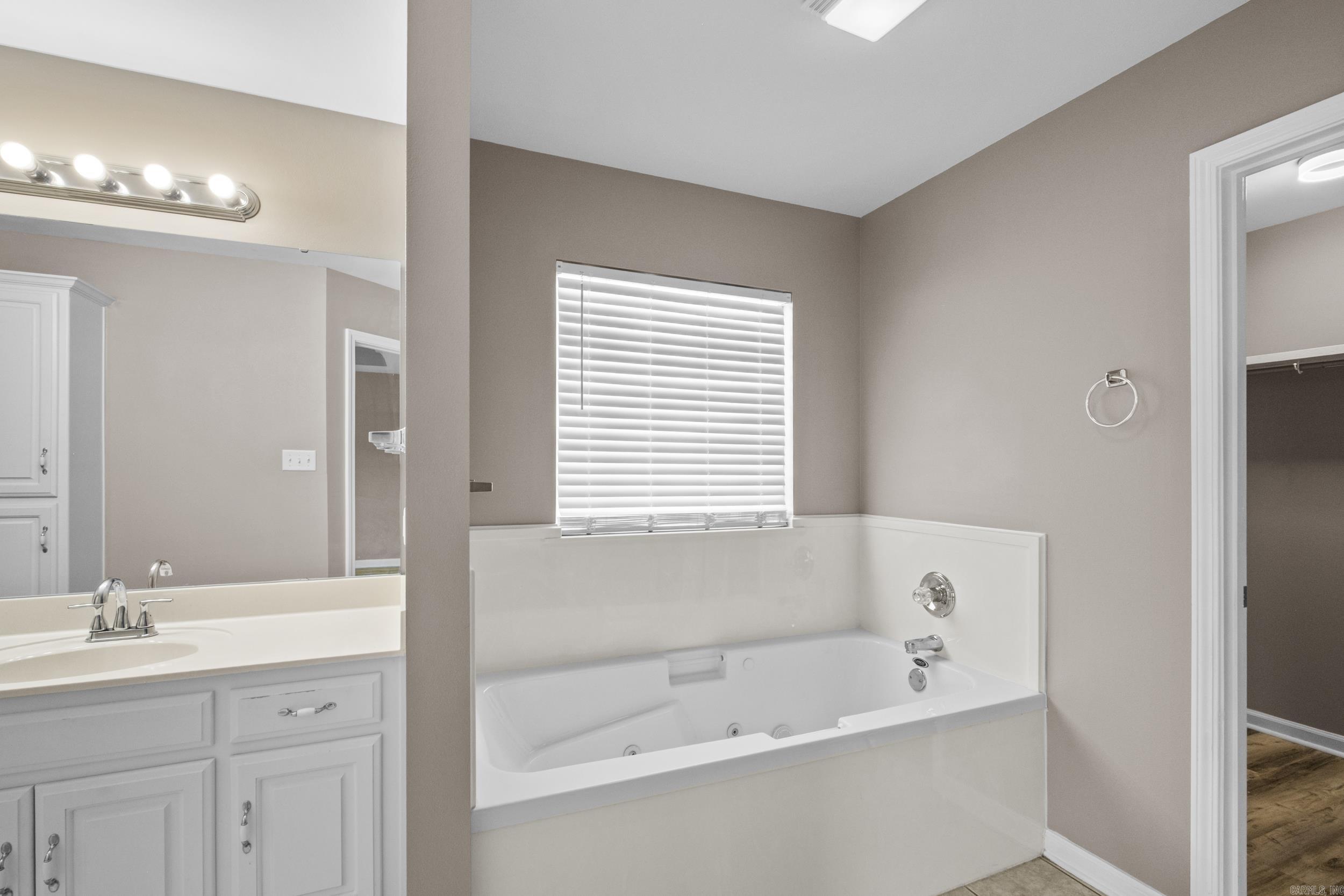 990 Jamestown Circle Jacksonville, AR 72076