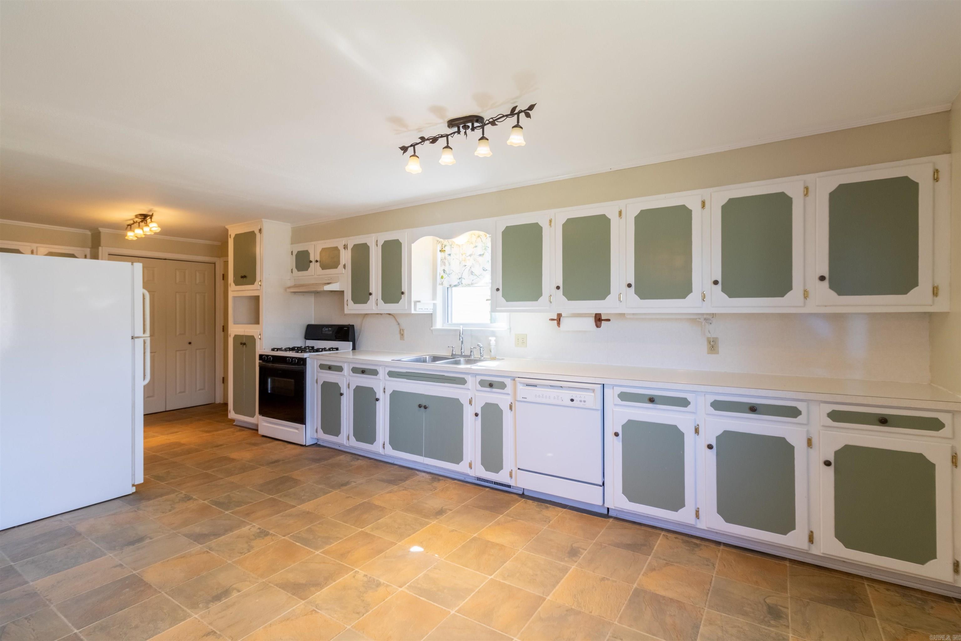 1711 W Cline St  Clarksville, AR