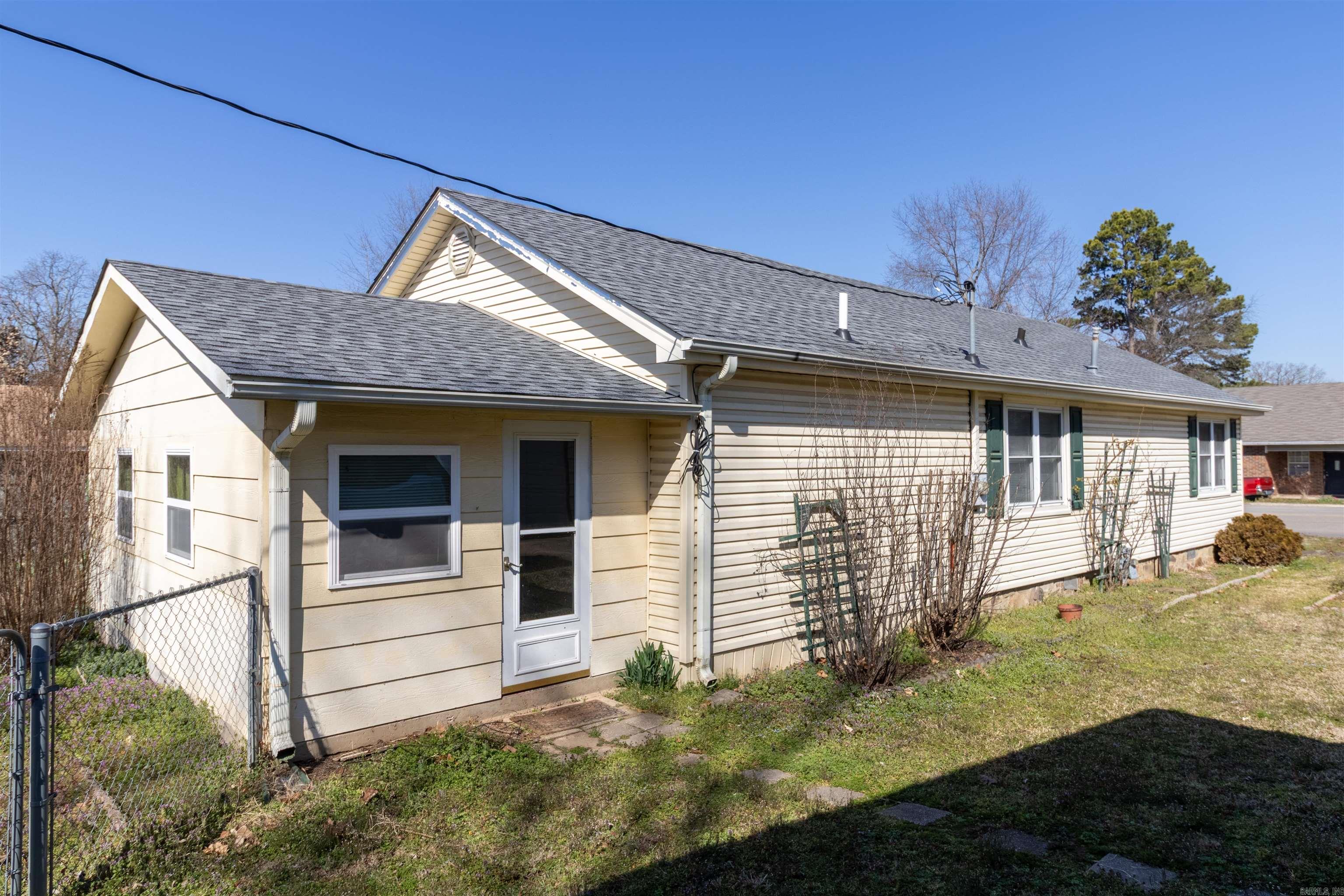 1711 W Cline St  Clarksville, AR