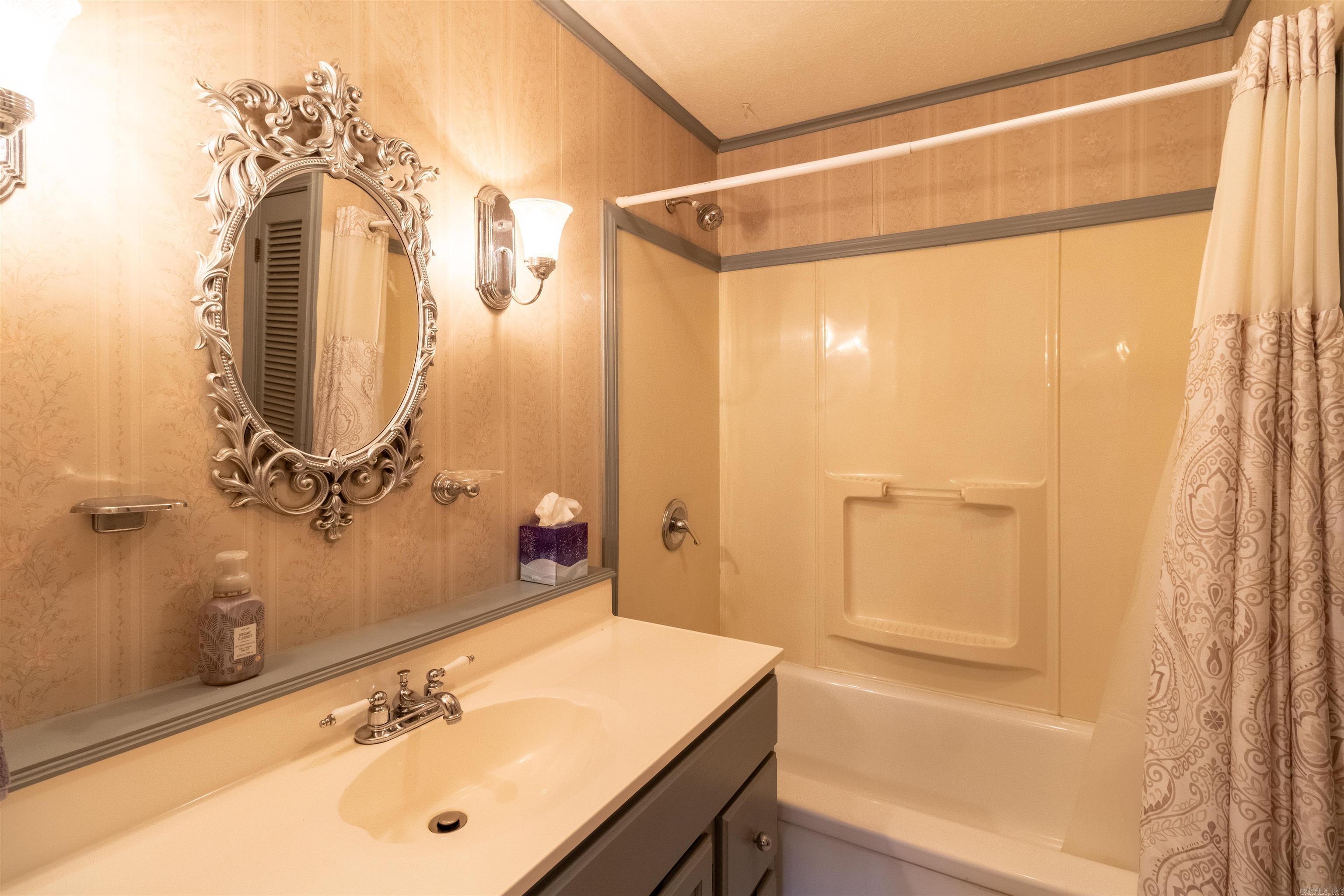 1711 W Cline St  Clarksville, AR