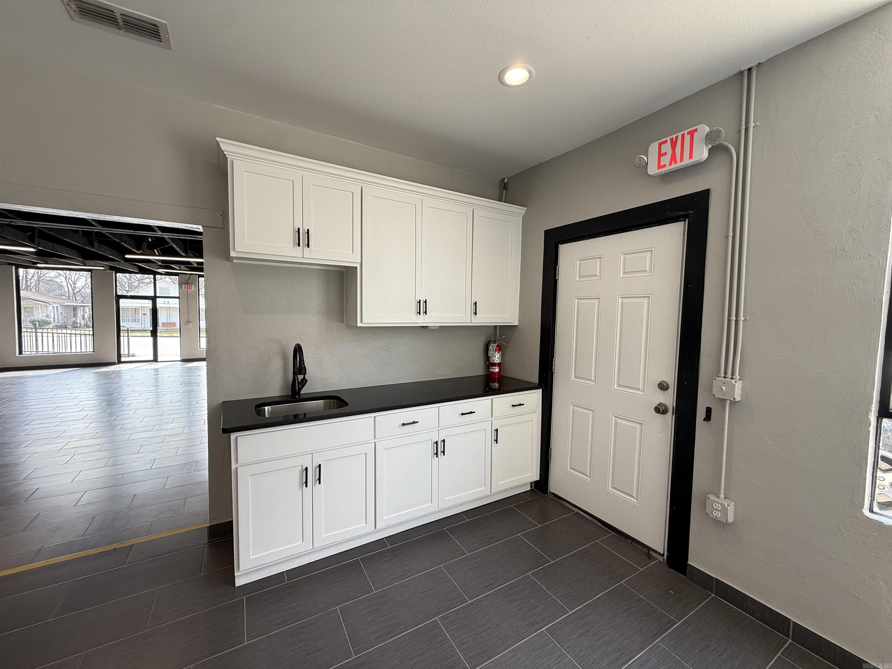 817 W South  Benton, AR