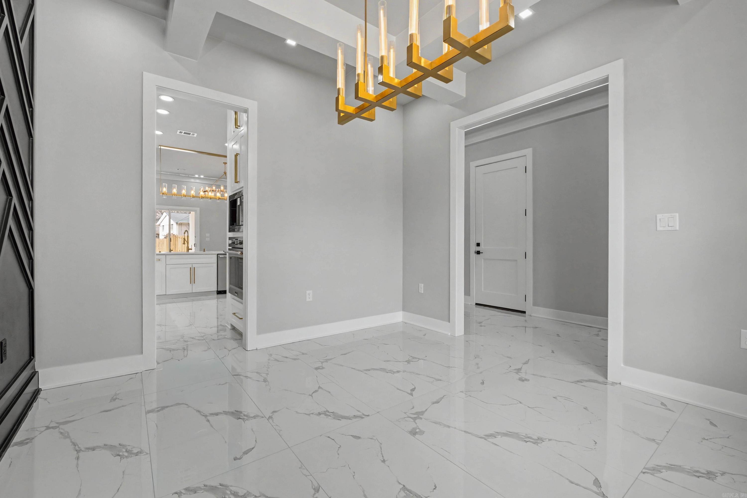 9 OAK GLEN  Little Rock, AR