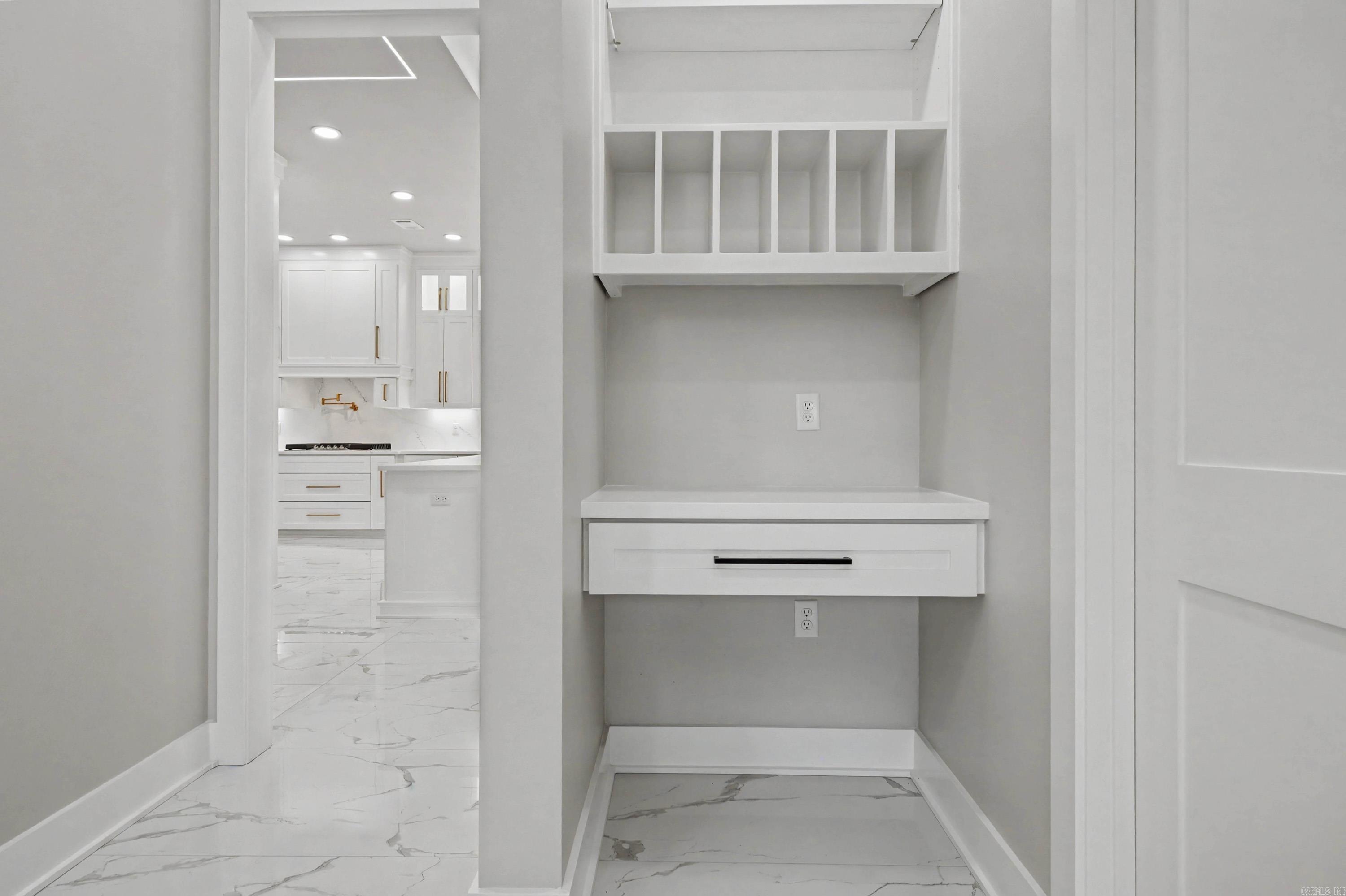 9 OAK GLEN  Little Rock, AR