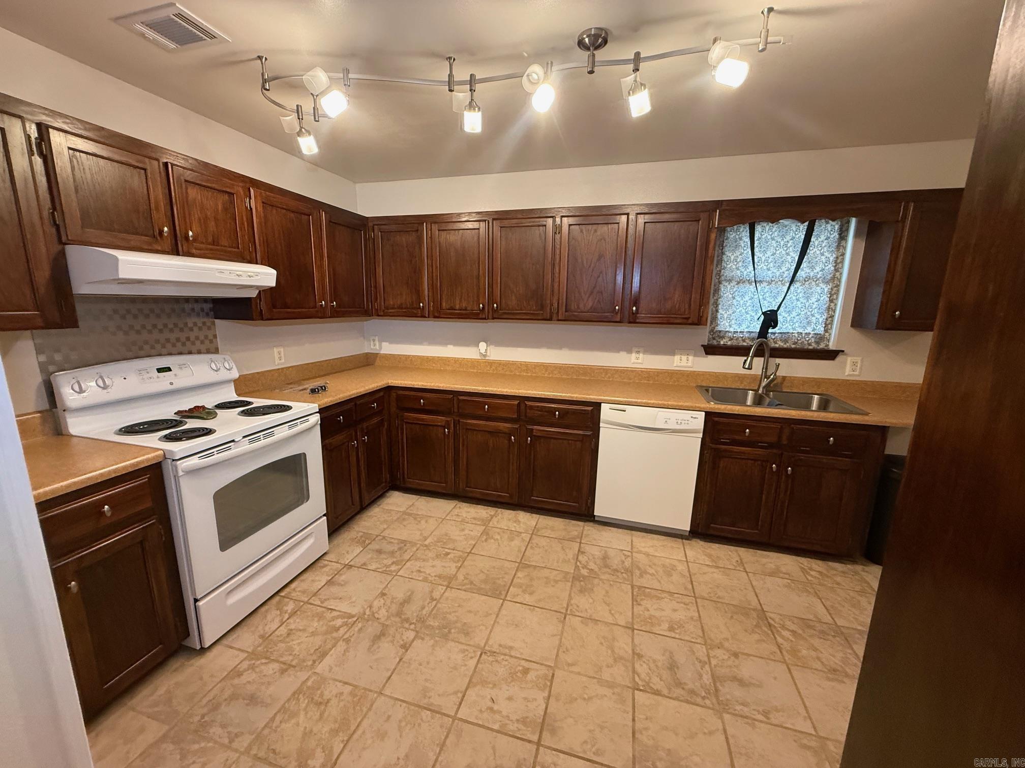 2006 Cedarwood Cove Bryant, AR 72022-2358