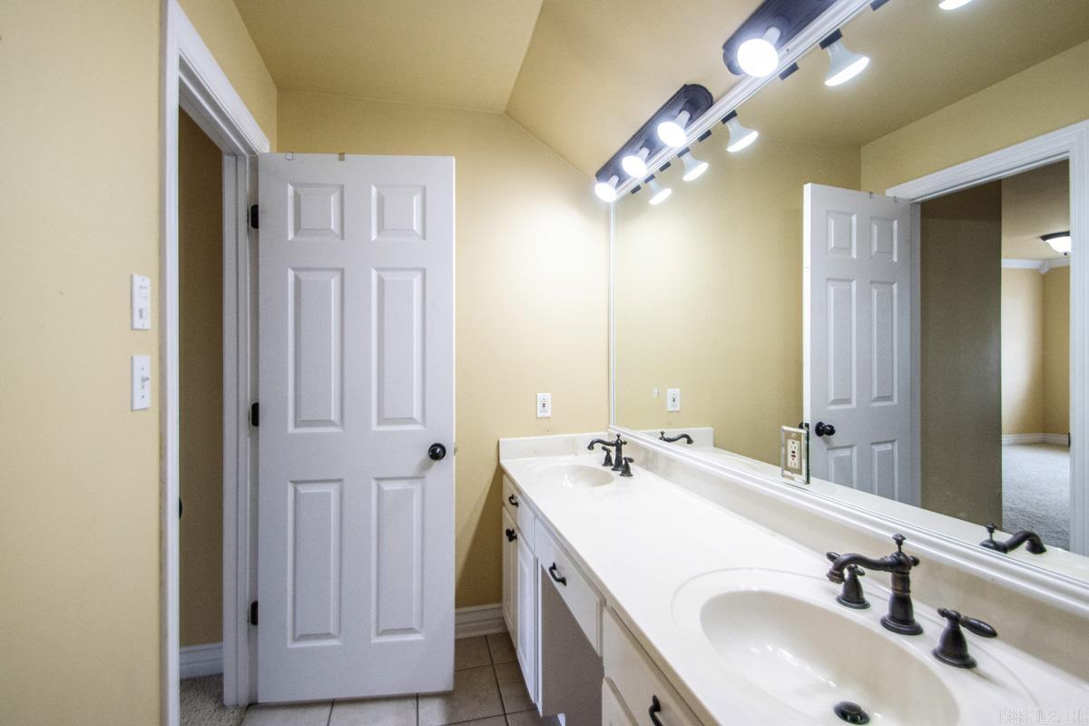 22211 N Kaufman Road  Hensley, AR