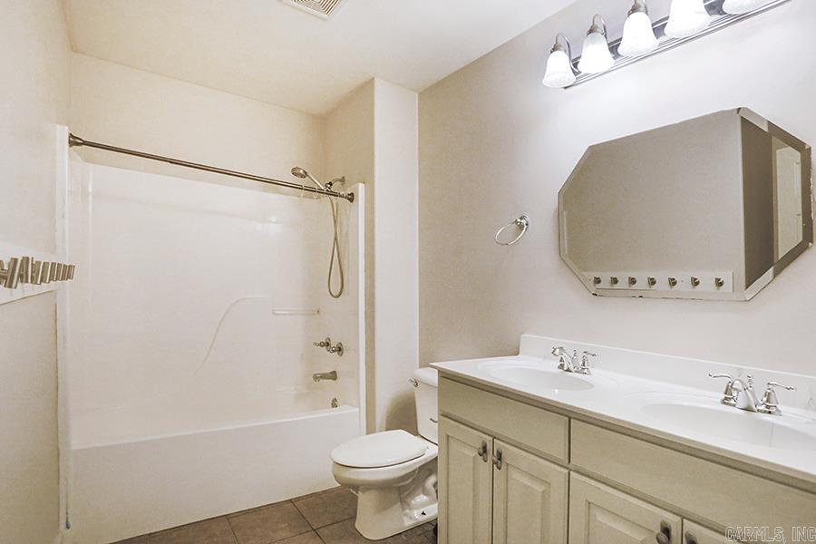 11224 Thompson Dairy  Benton, AR