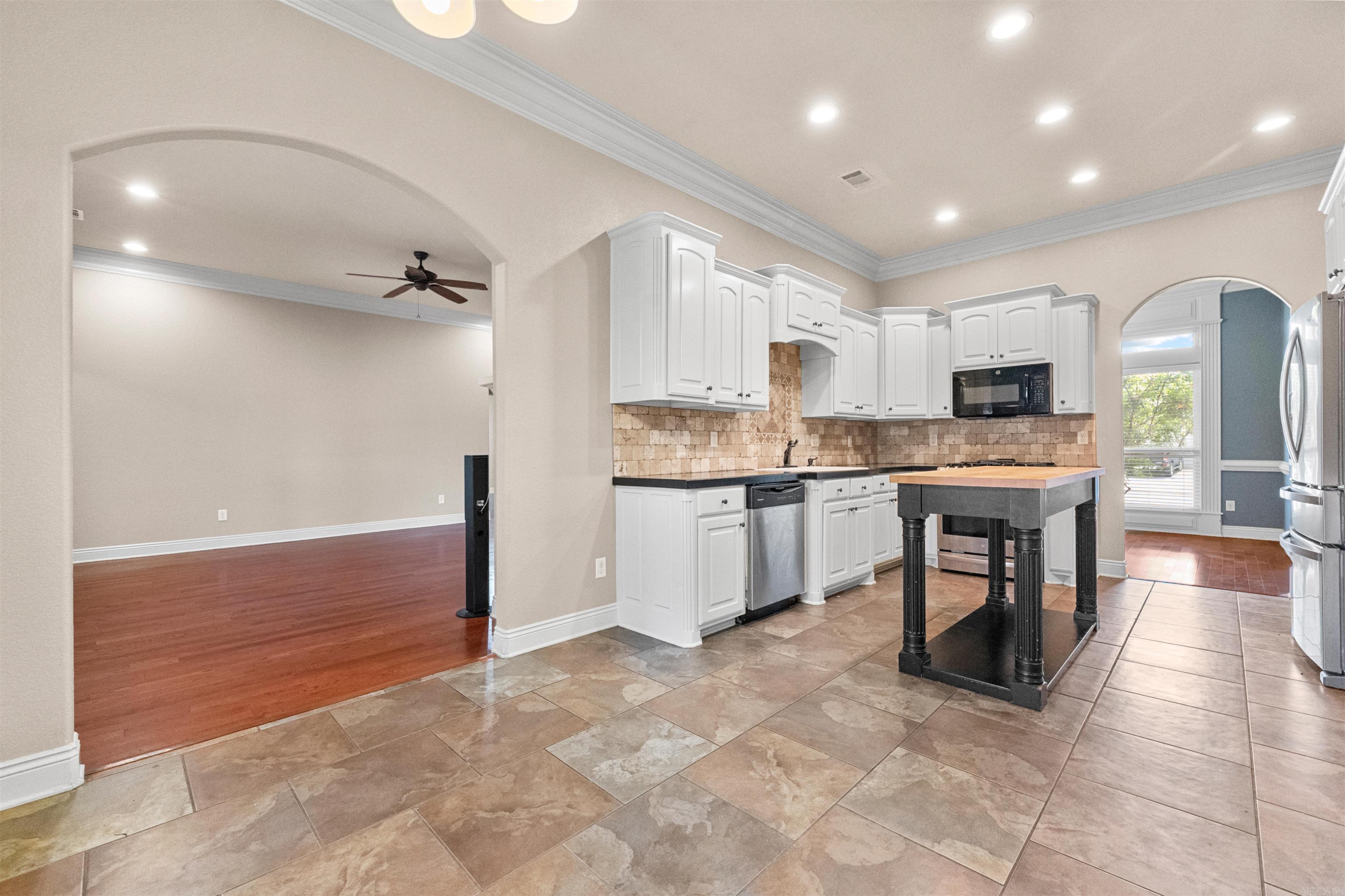 164 Crystal Lake Rd  Austin, AR