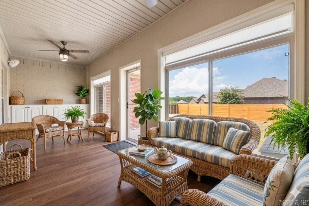 164 Crystal Lake Rd  Austin, AR