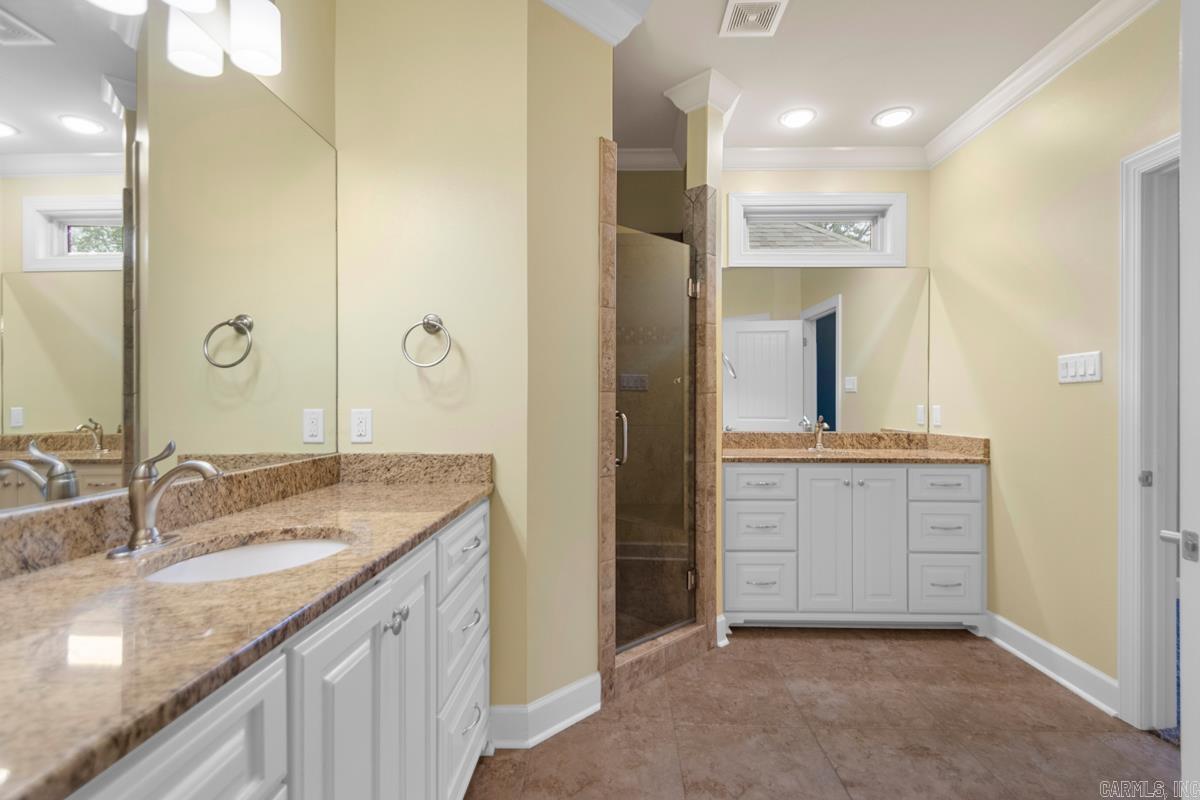 9 Bishop  Little Rock, AR