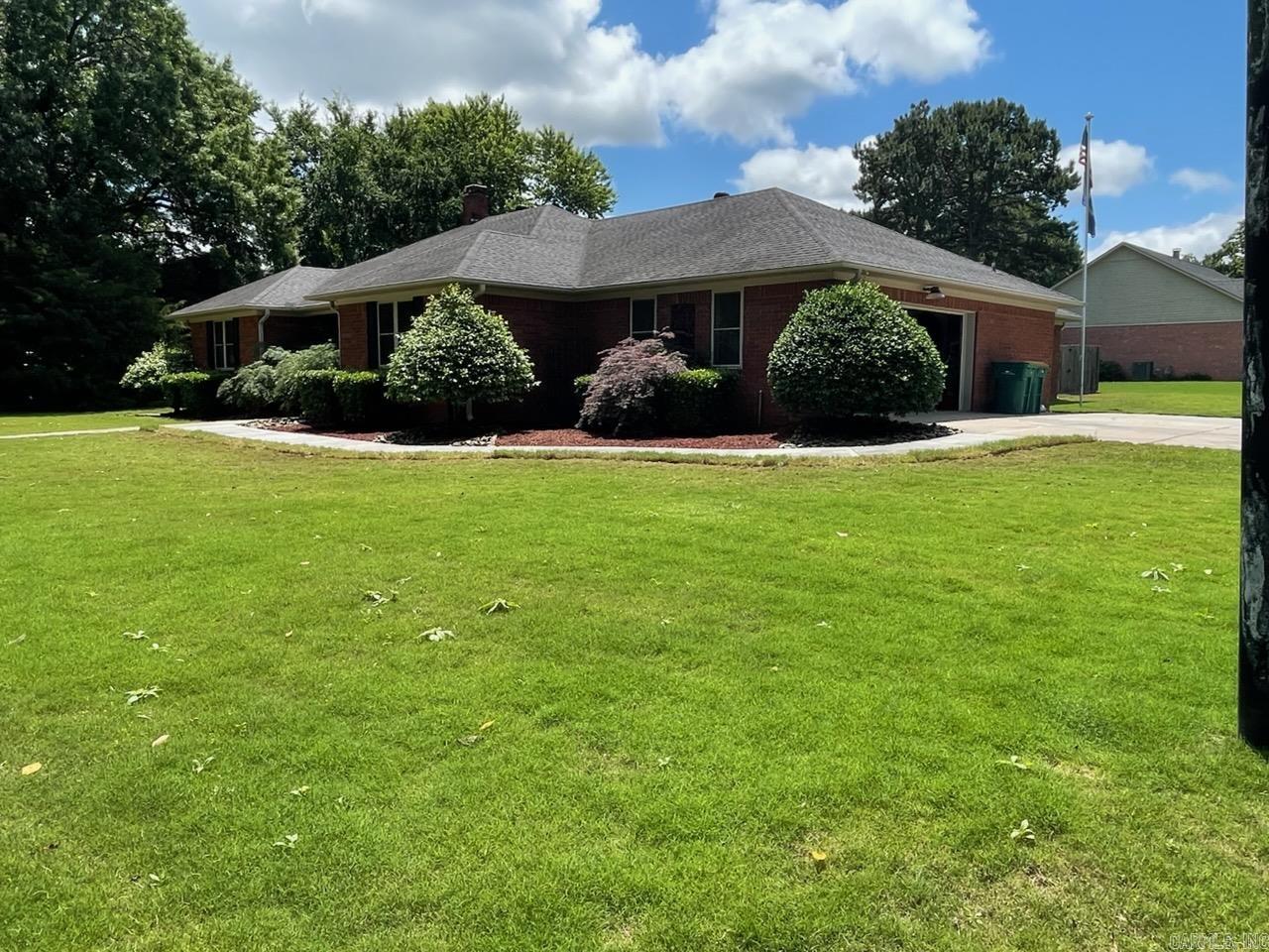 902 Deerfield Ct Russellville, AR 72801