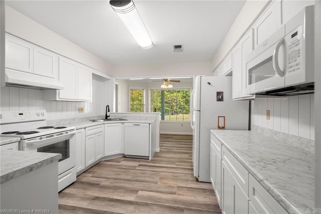 18558 E Highway 28  Parks, AR