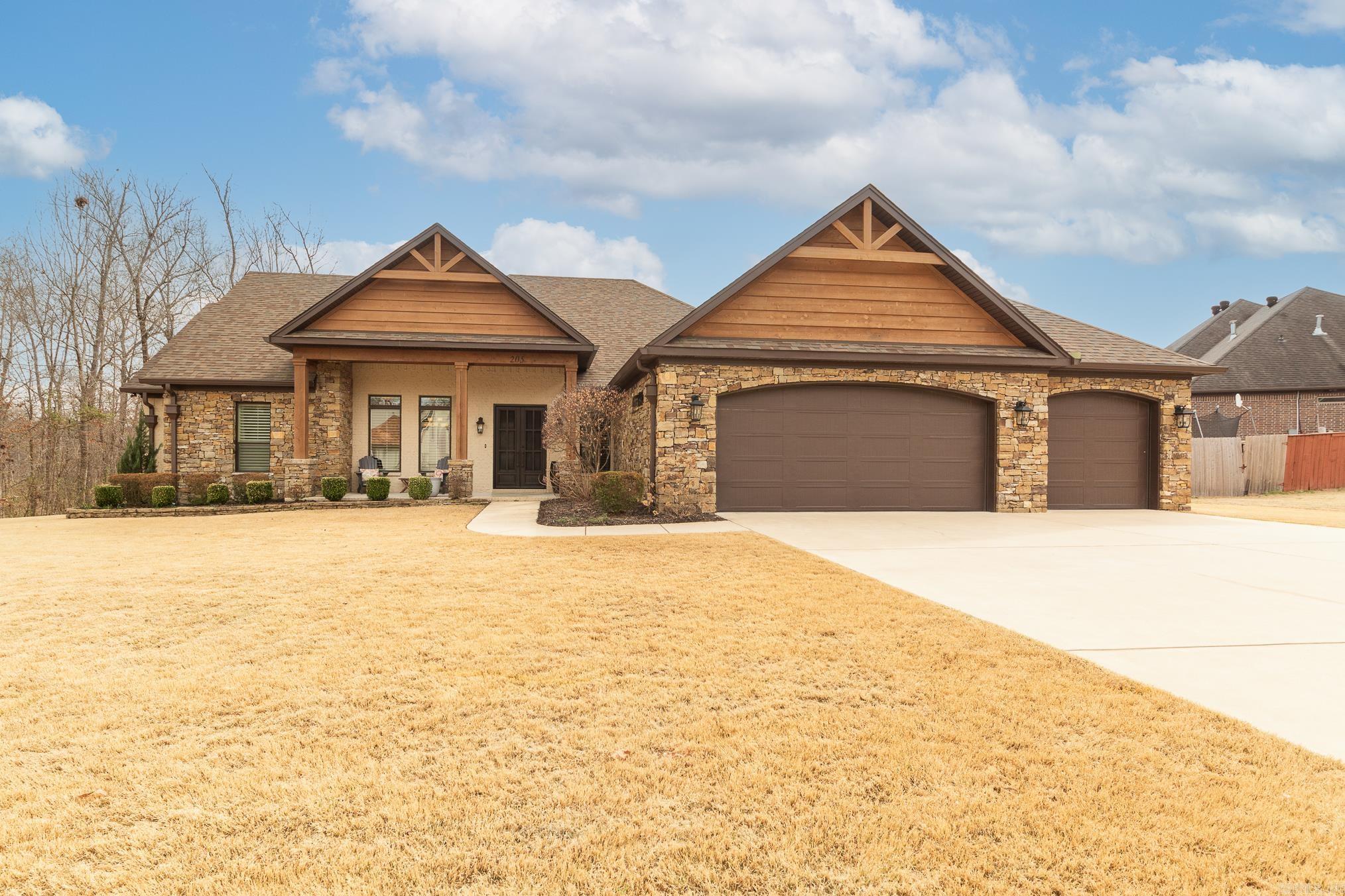 205 Lake Valley  Maumelle, AR