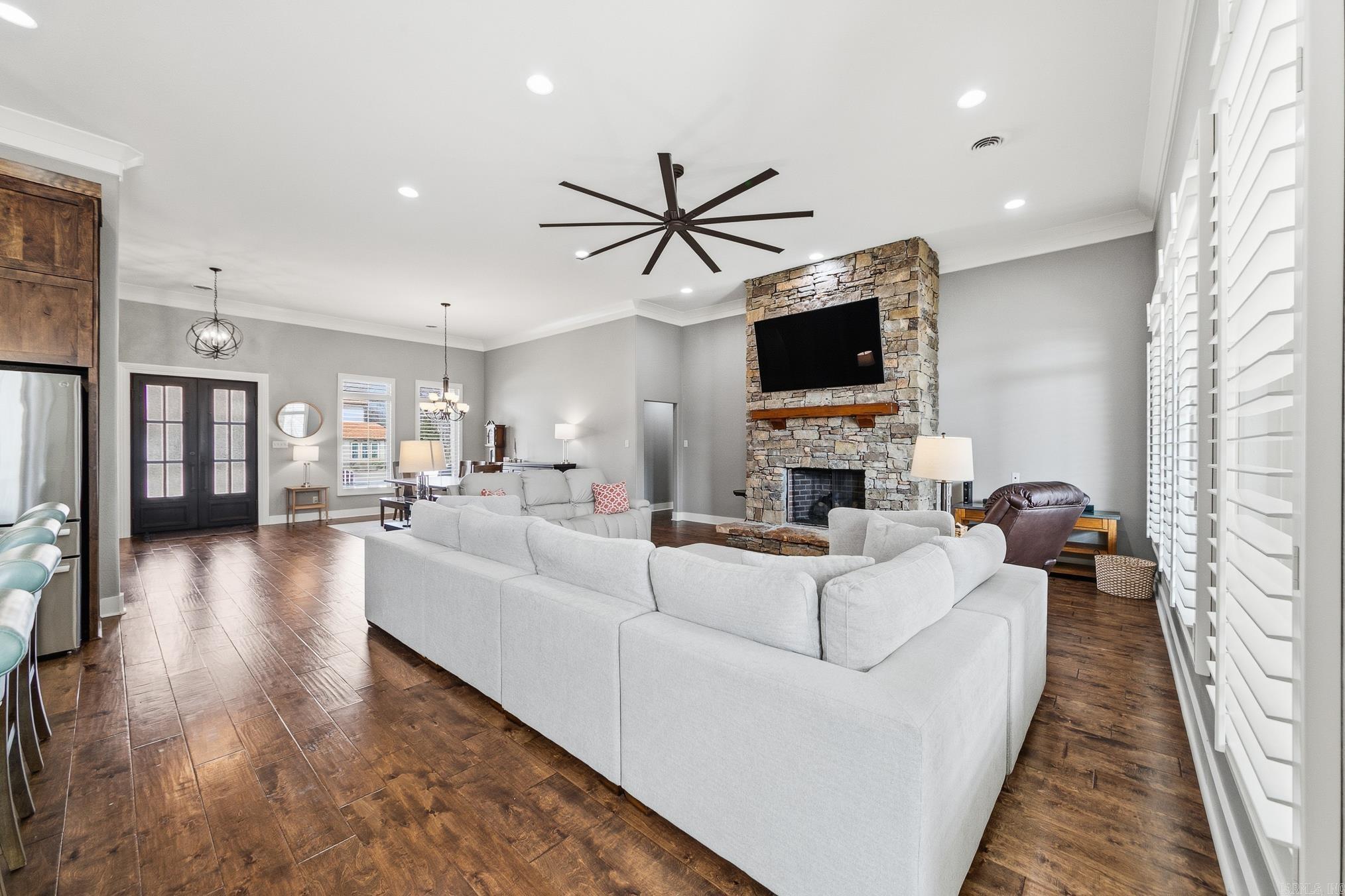 205 Lake Valley  Maumelle, AR