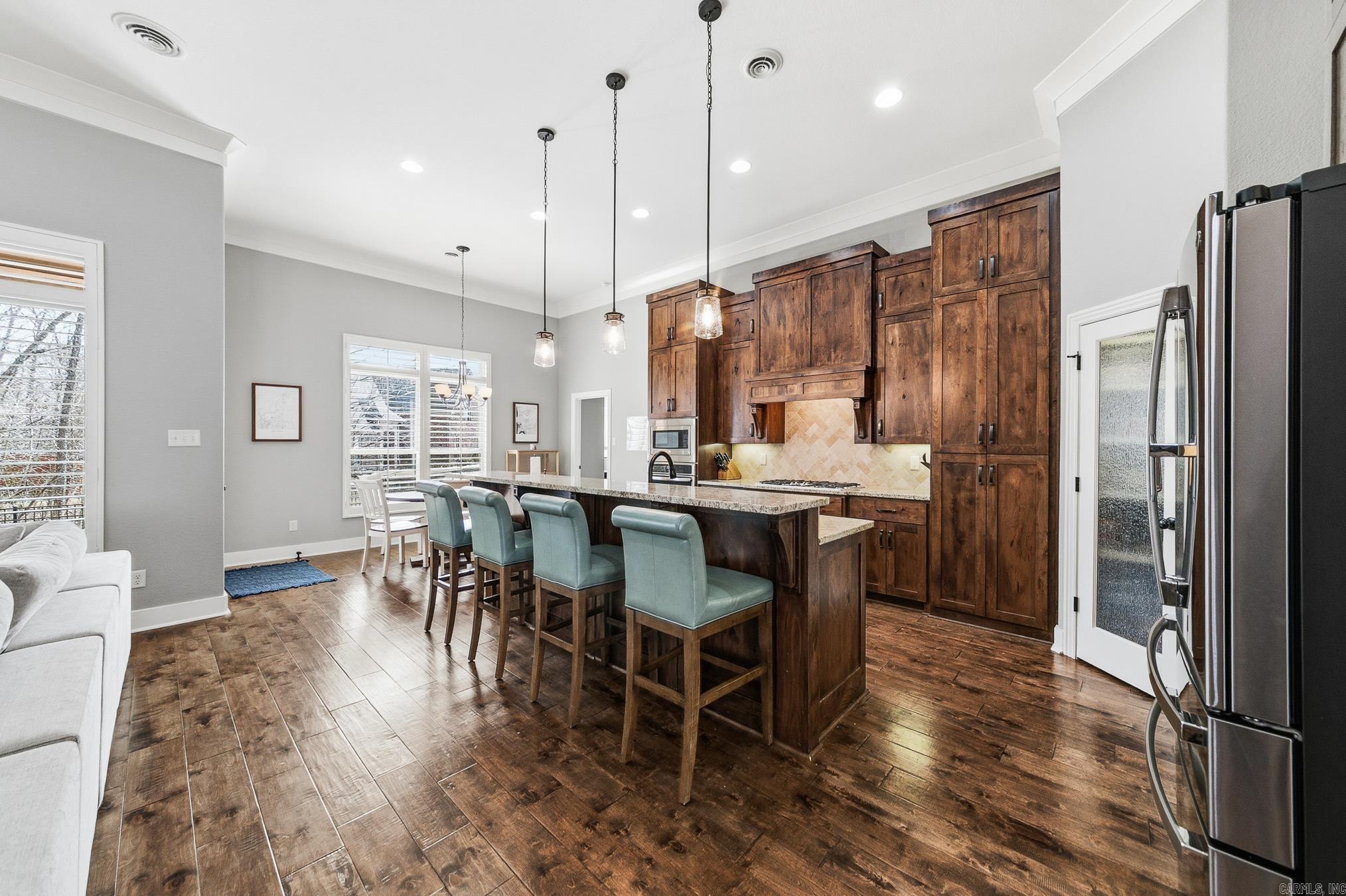 205 Lake Valley  Maumelle, AR