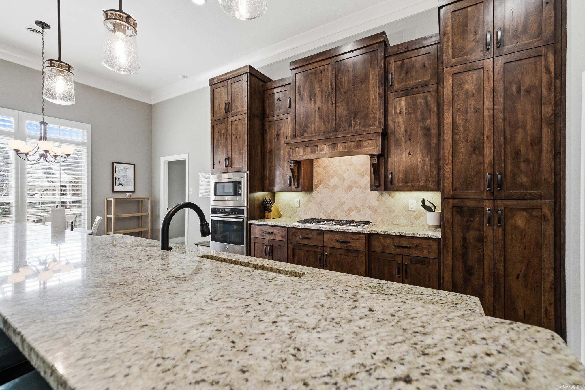 205 Lake Valley  Maumelle, AR