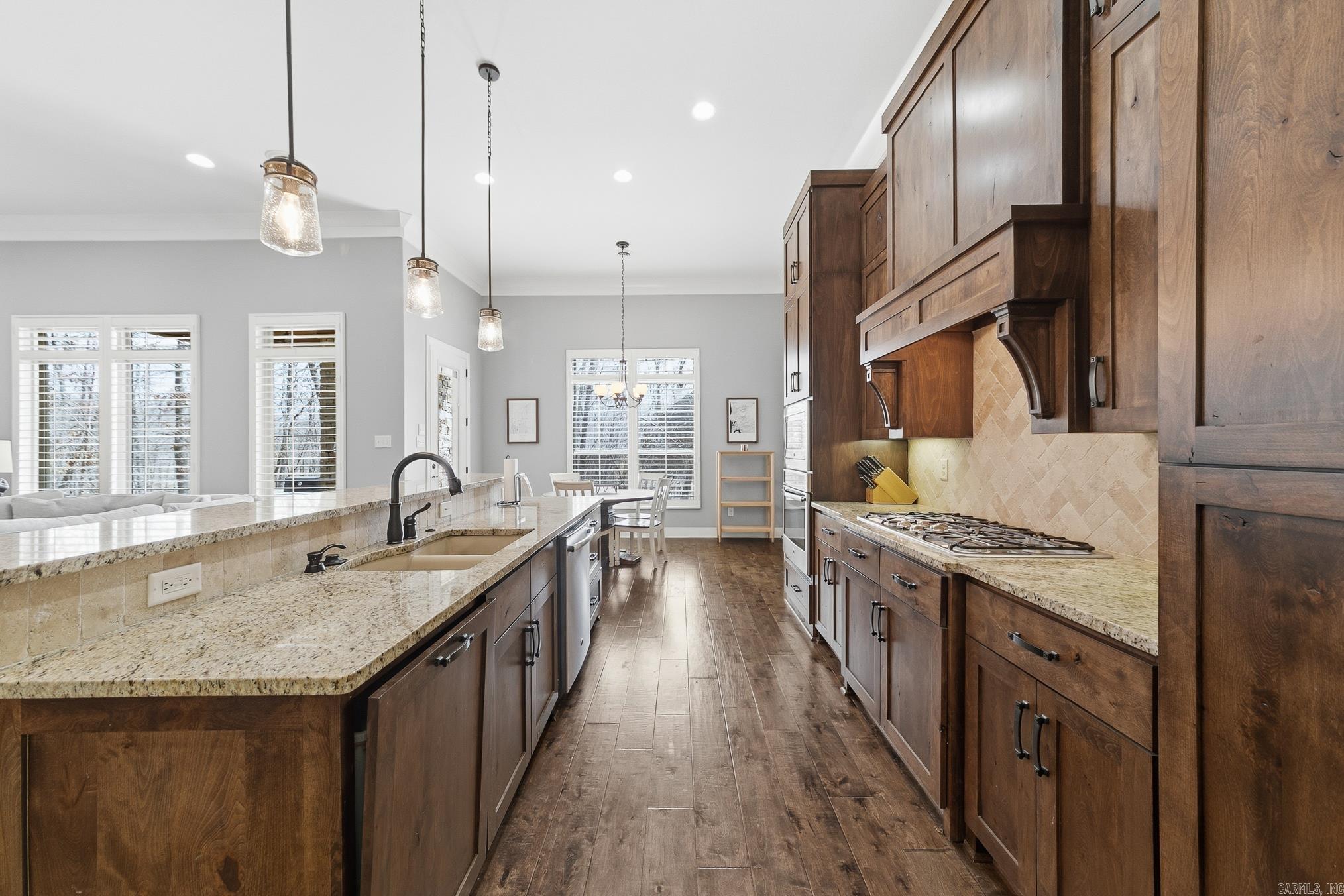 205 Lake Valley  Maumelle, AR