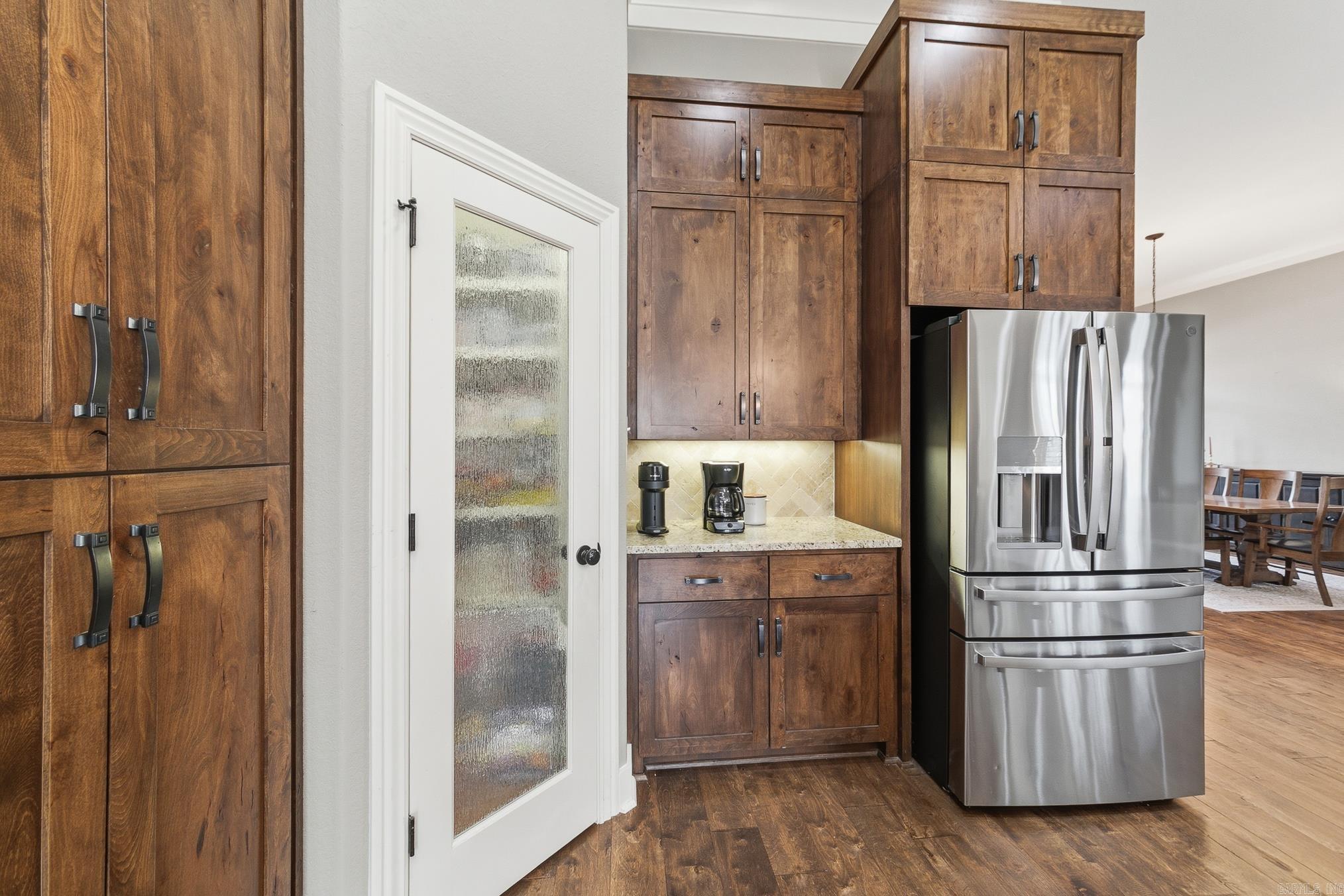 205 Lake Valley  Maumelle, AR