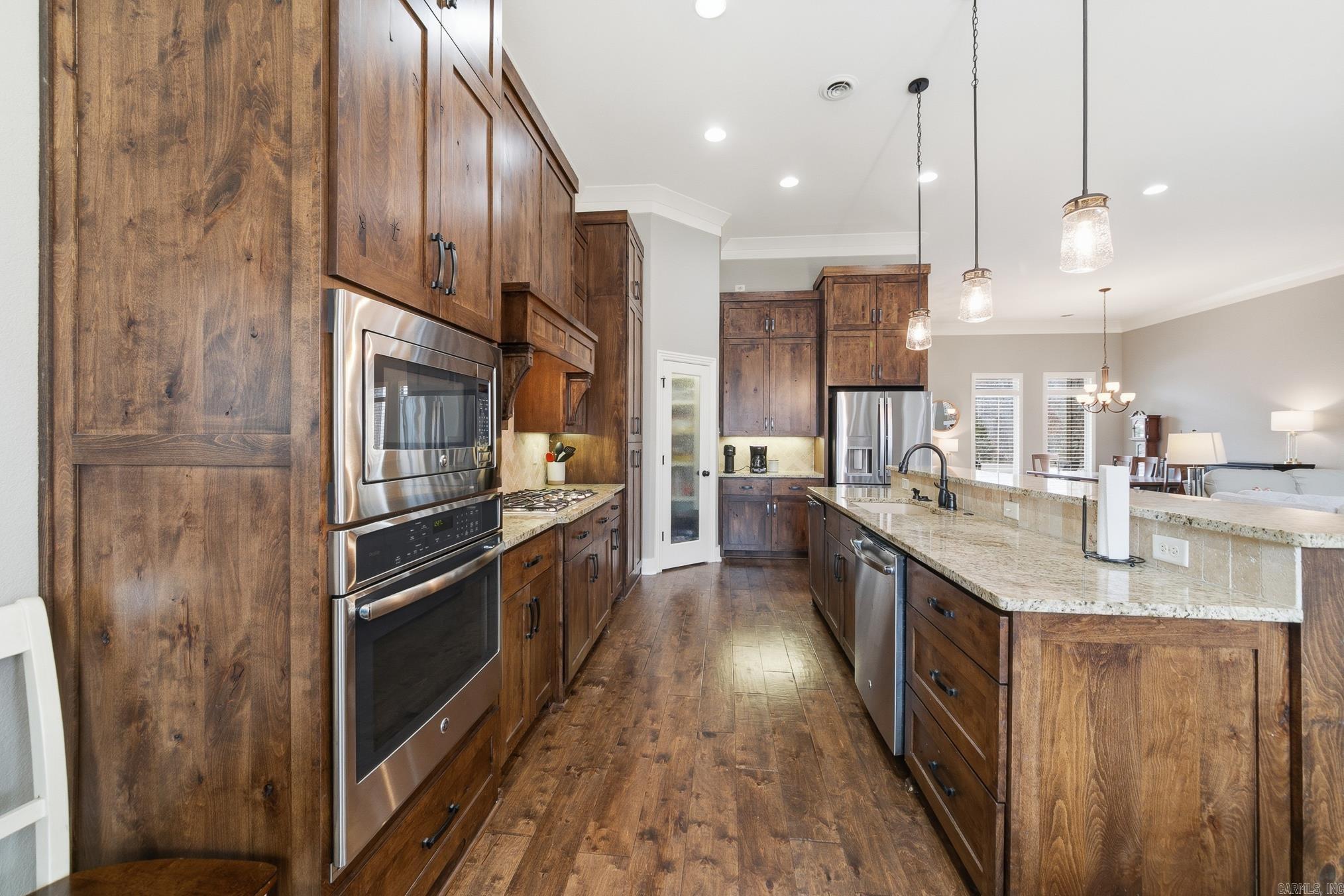 205 Lake Valley  Maumelle, AR