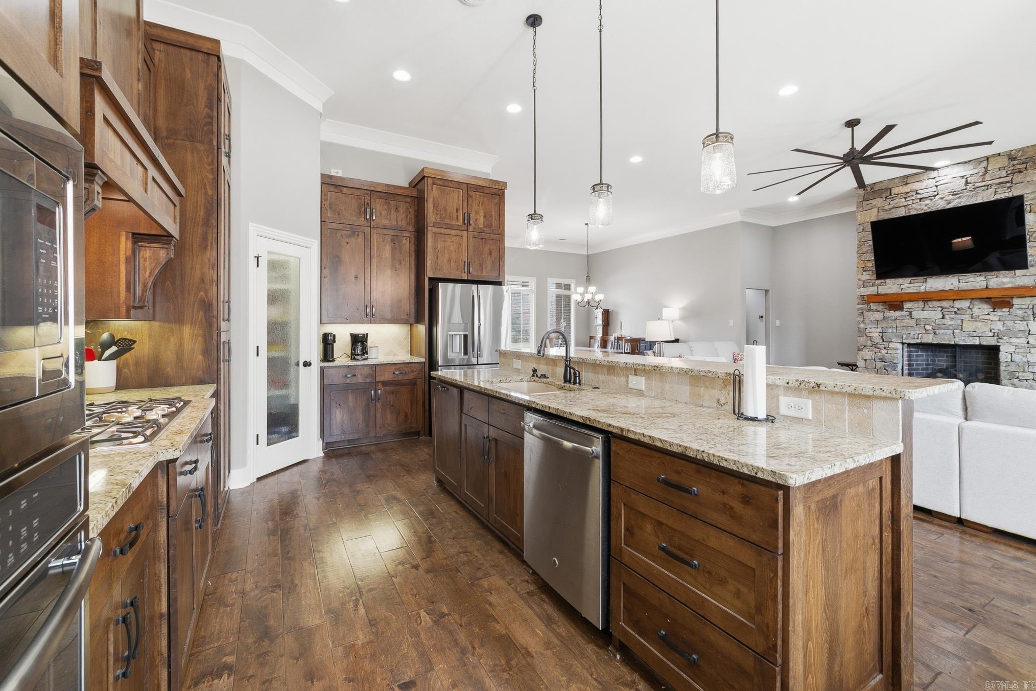 205 Lake Valley  Maumelle, AR