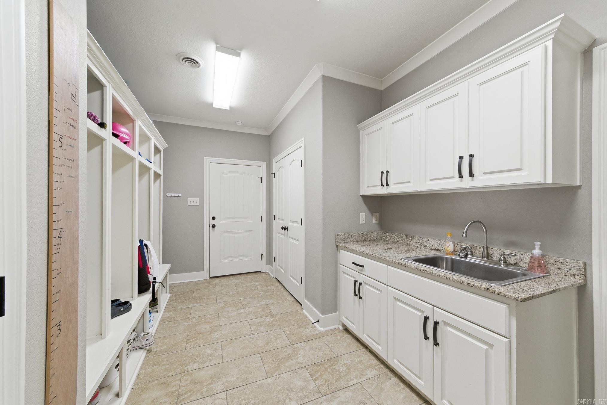 205 Lake Valley  Maumelle, AR